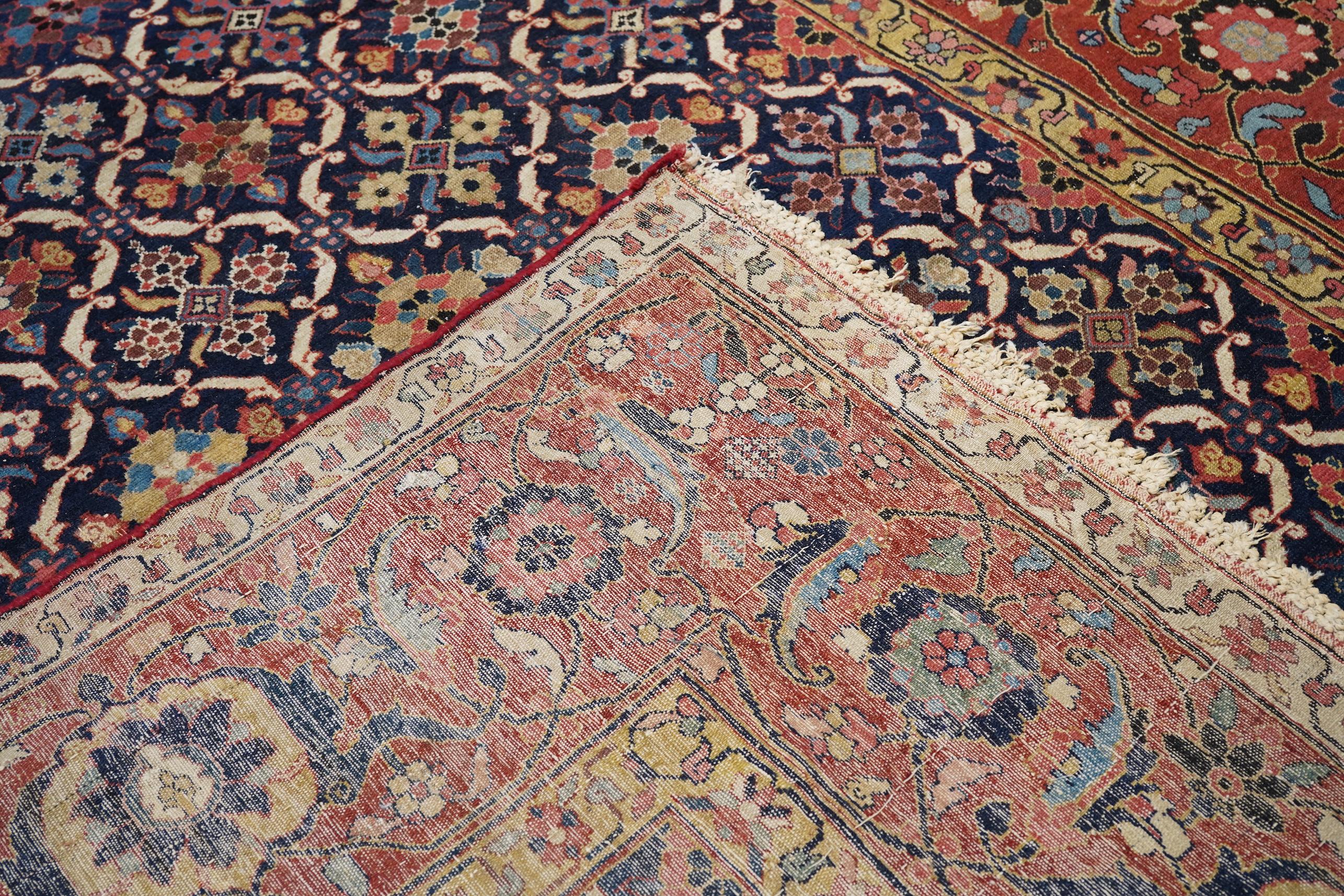 Antiker nordwestlicher persischer langer Teppich 7'10