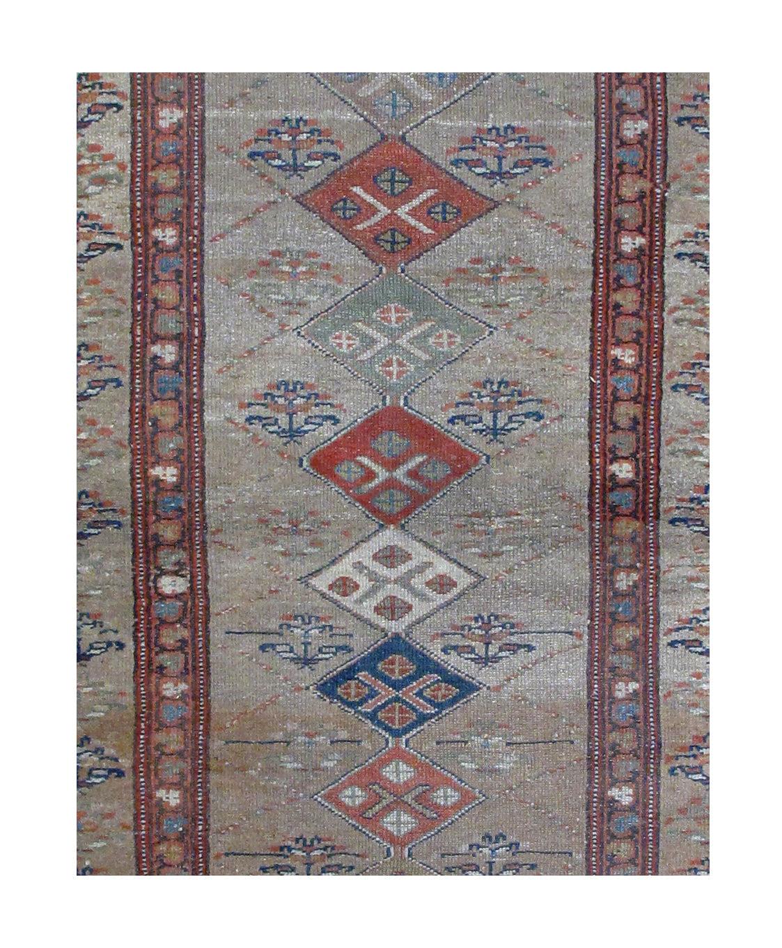 Noué à la main Tapis persan ancien nord-ouest de 3'11'' x 9'5'' en vente