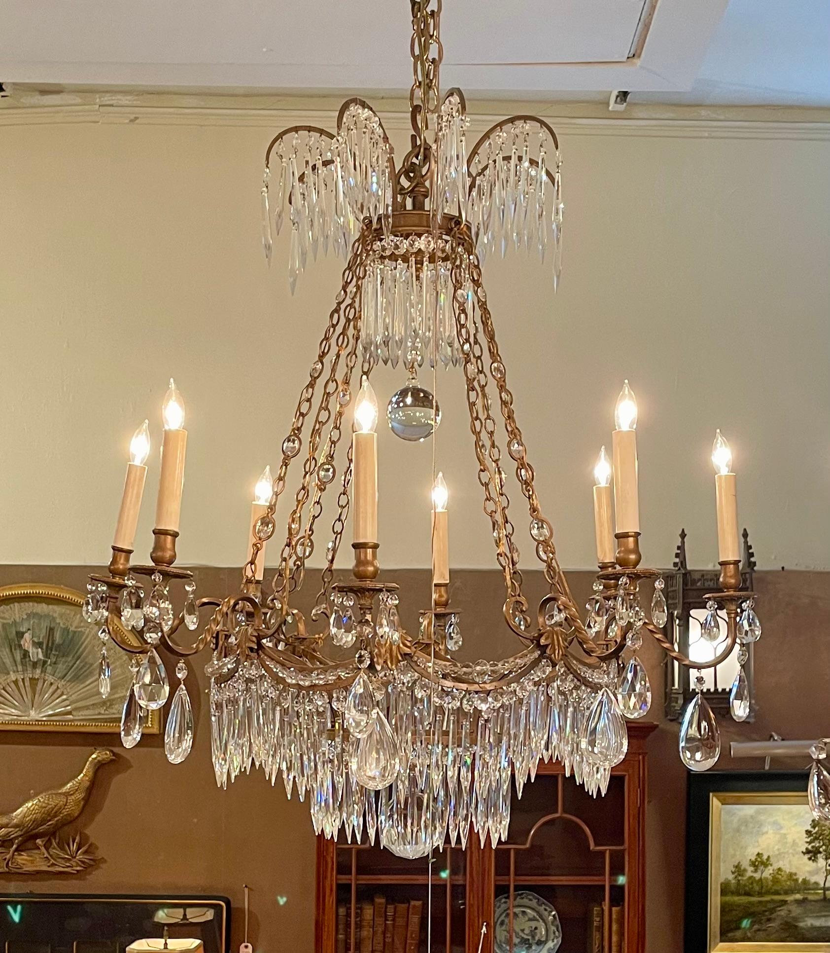 Antico lampadario in cristallo tagliato e bronzo del Nord Europa, 1910-1920 circa. in vendita 5