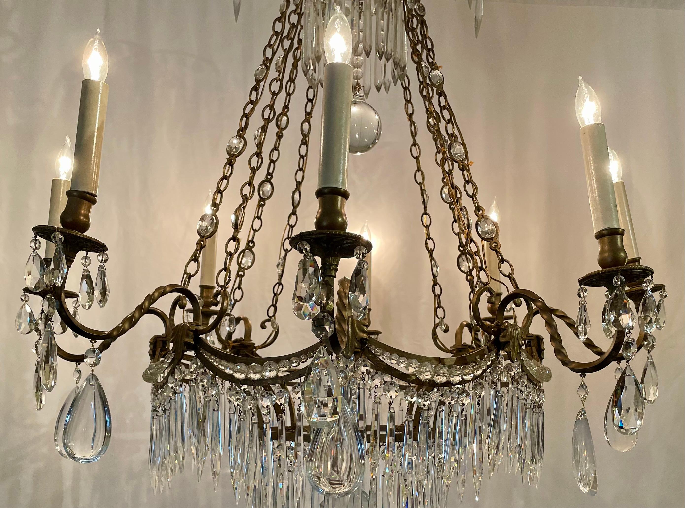 Bronzo Antico lampadario in cristallo tagliato e bronzo del Nord Europa, 1910-1920 circa. in vendita