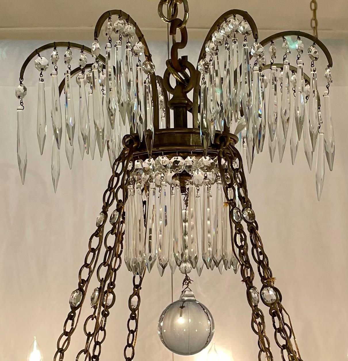 Antico lampadario in cristallo tagliato e bronzo del Nord Europa, 1910-1920 circa. in vendita 3