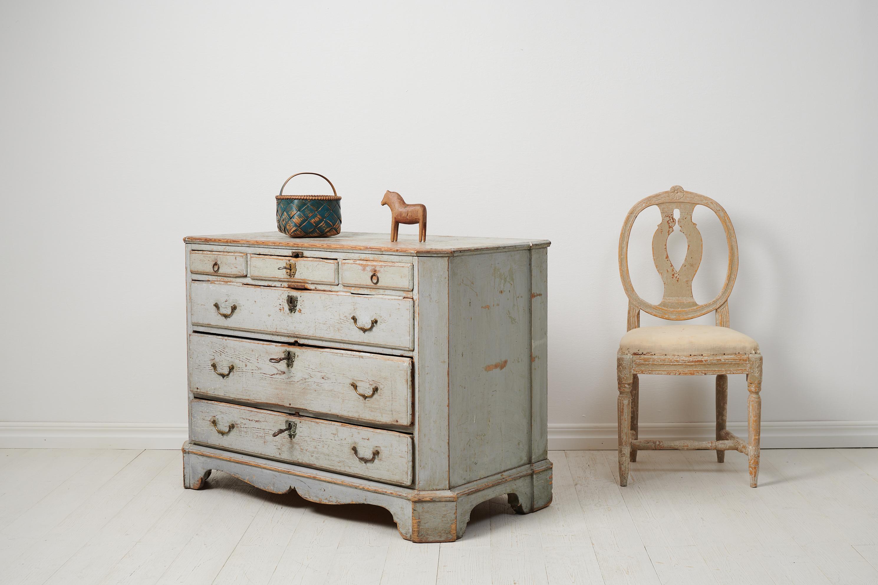 Antique Northern Swedish Classic Gustavian Chest of Drawers In Good Condition For Sale In Kramfors, SE