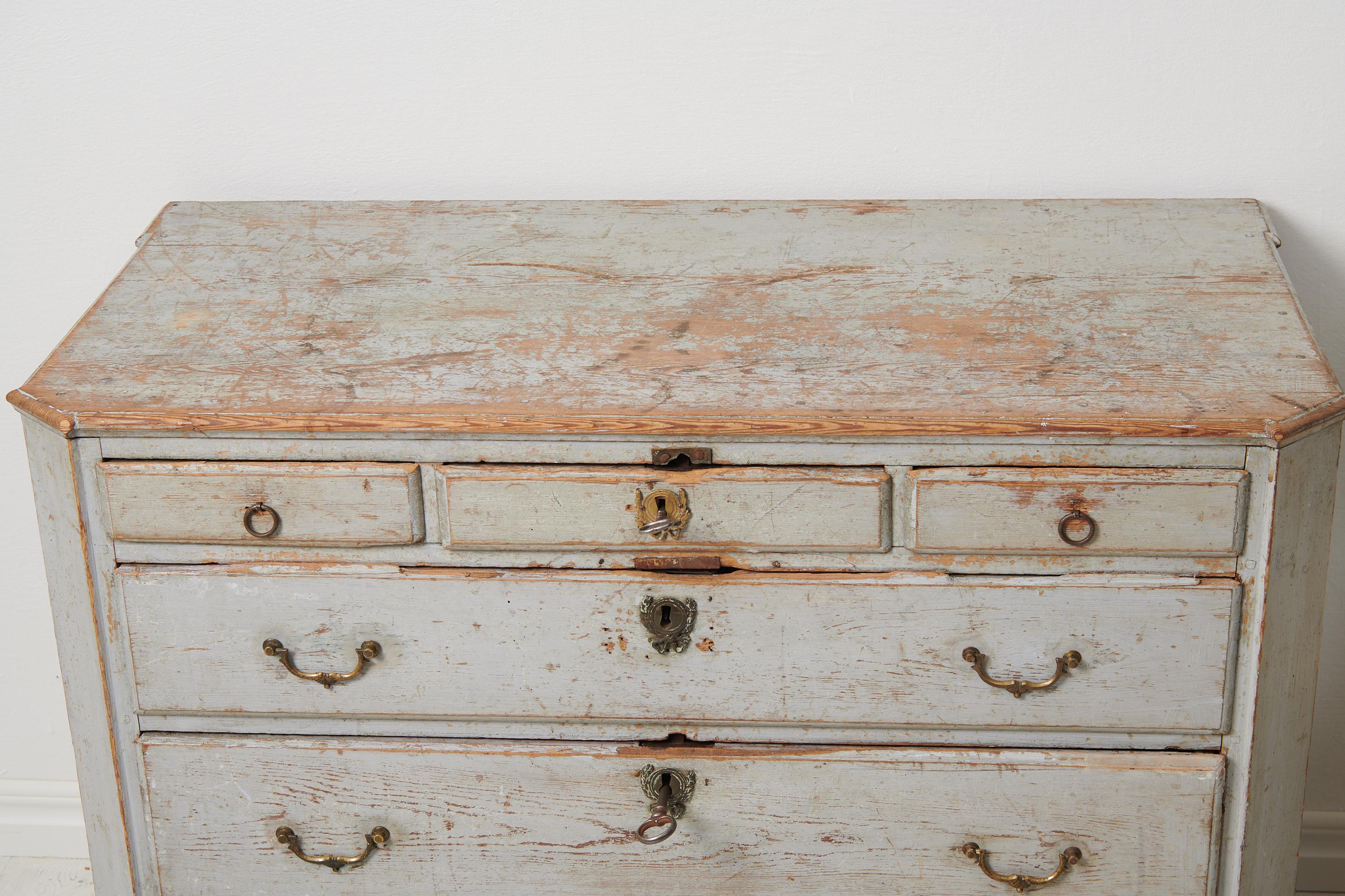 Antique Northern Swedish Classic Gustavian Chest of Drawers For Sale 2