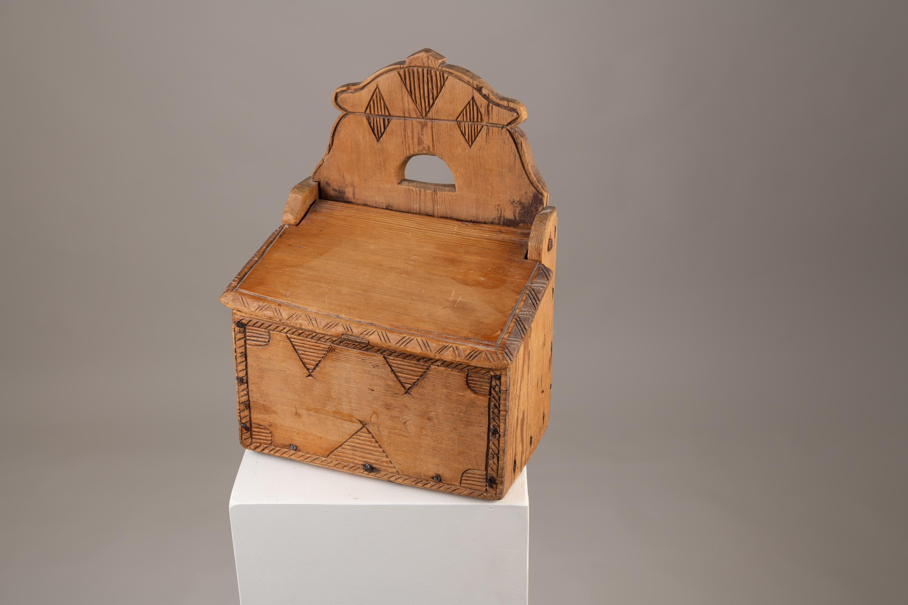 Antique Northern Swedish Decorated Folk Art Box 4
