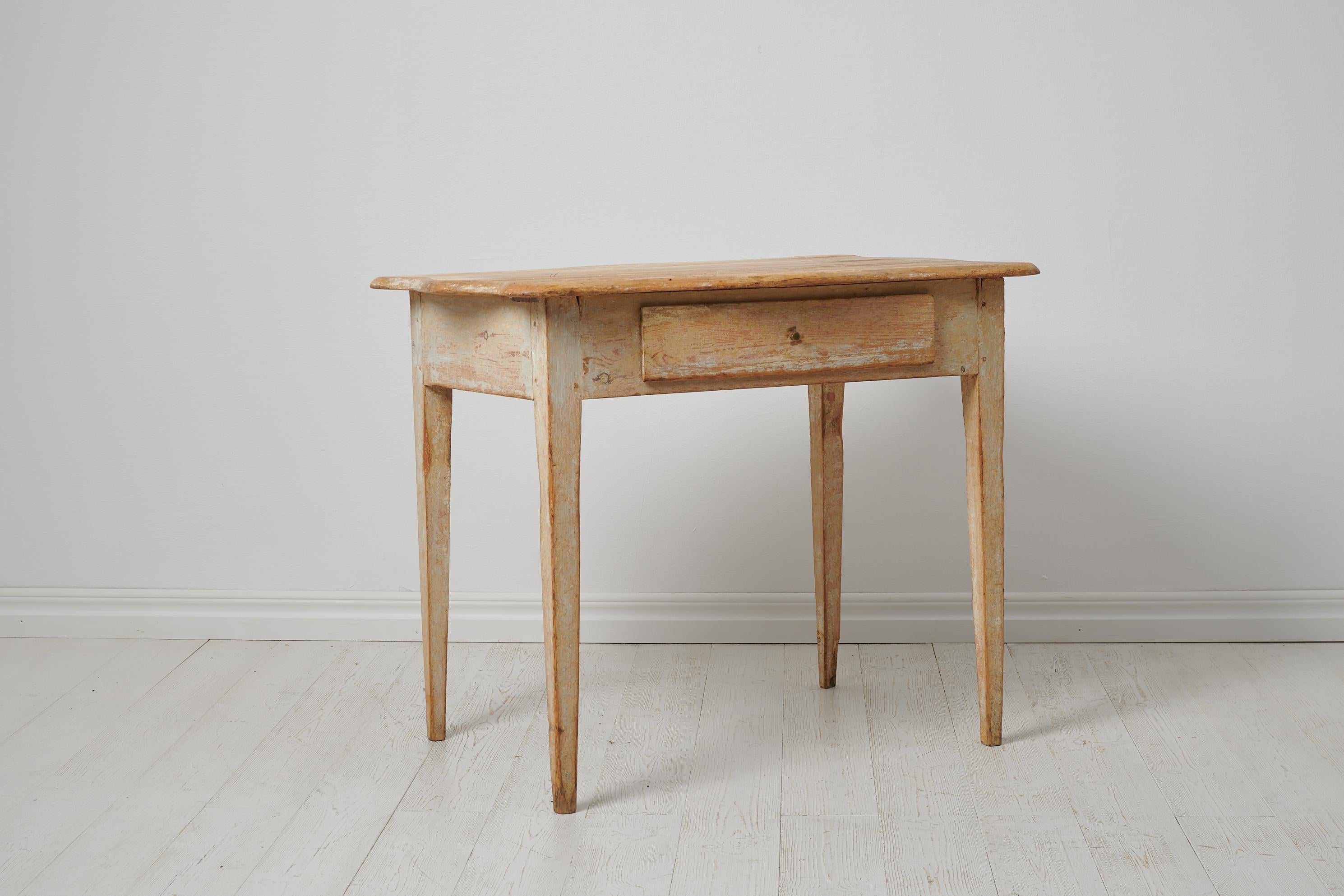 Antique Northern Swedish Elegant Country House Table In Good Condition For Sale In Kramfors, SE