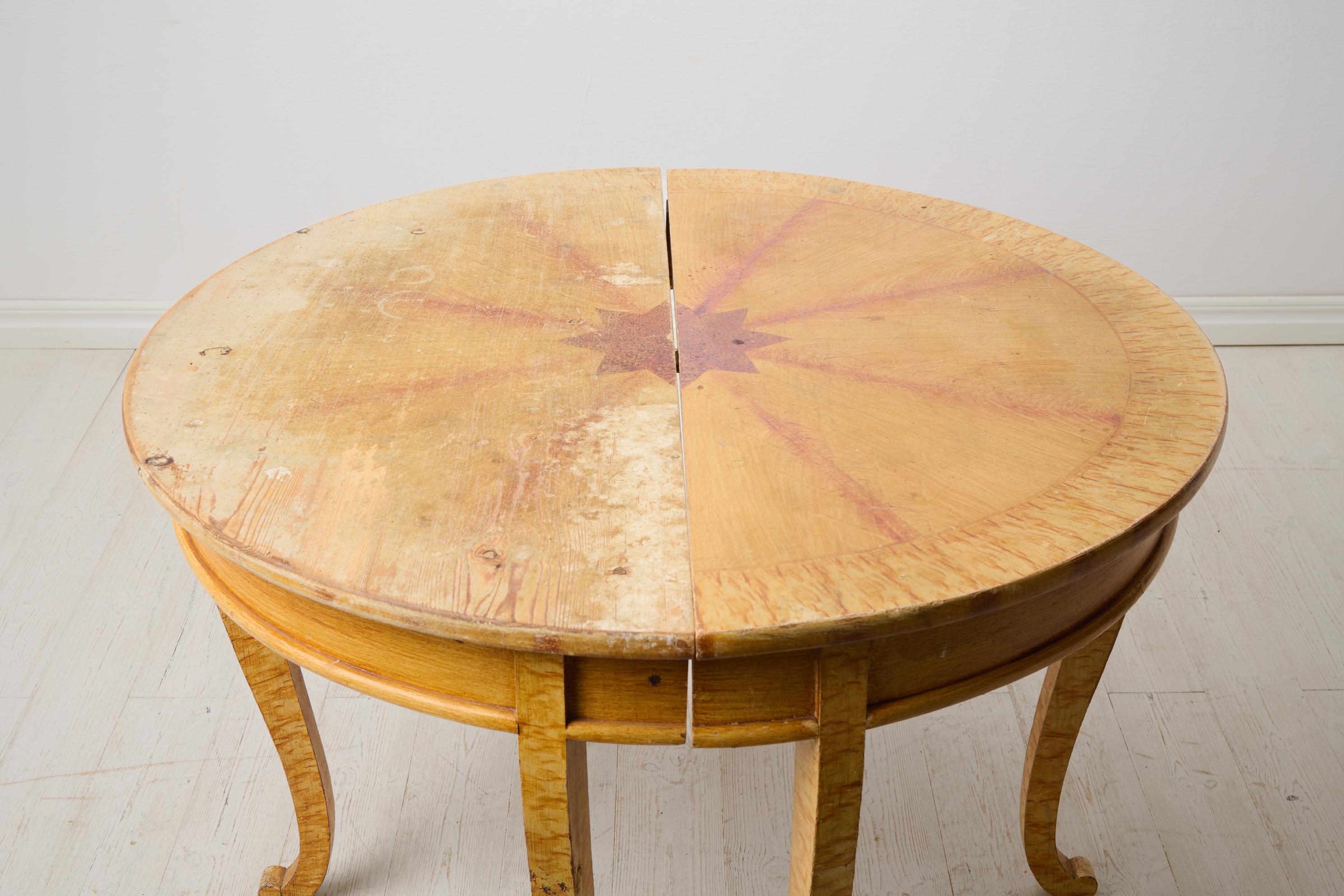 Ancienne table Demi-Lune faite à la main en Suède du Nord avec fausse peinture d'origine Bon état - En vente à Kramfors, SE