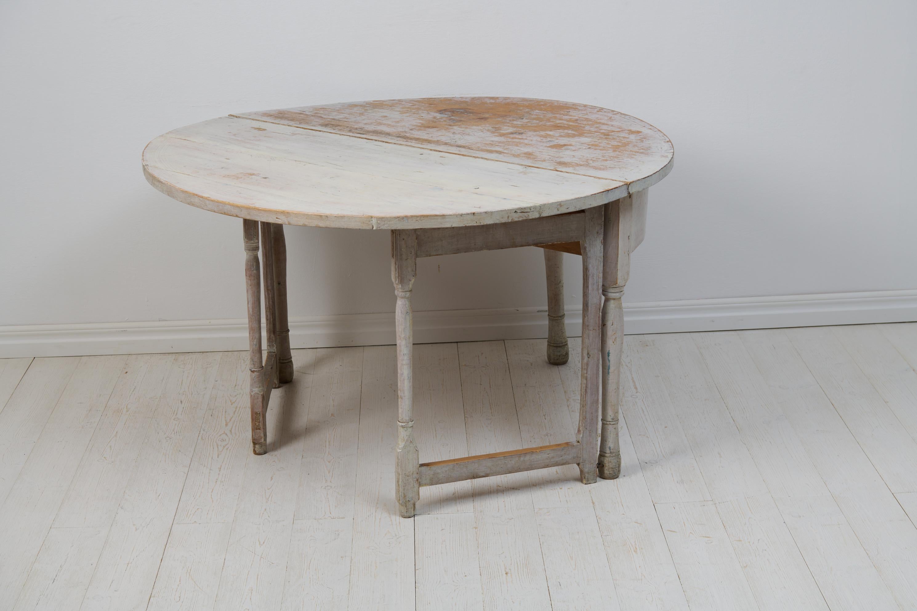 Antique Northern Swedish Handcrafted Solid Pine Round Console Table  For Sale 2