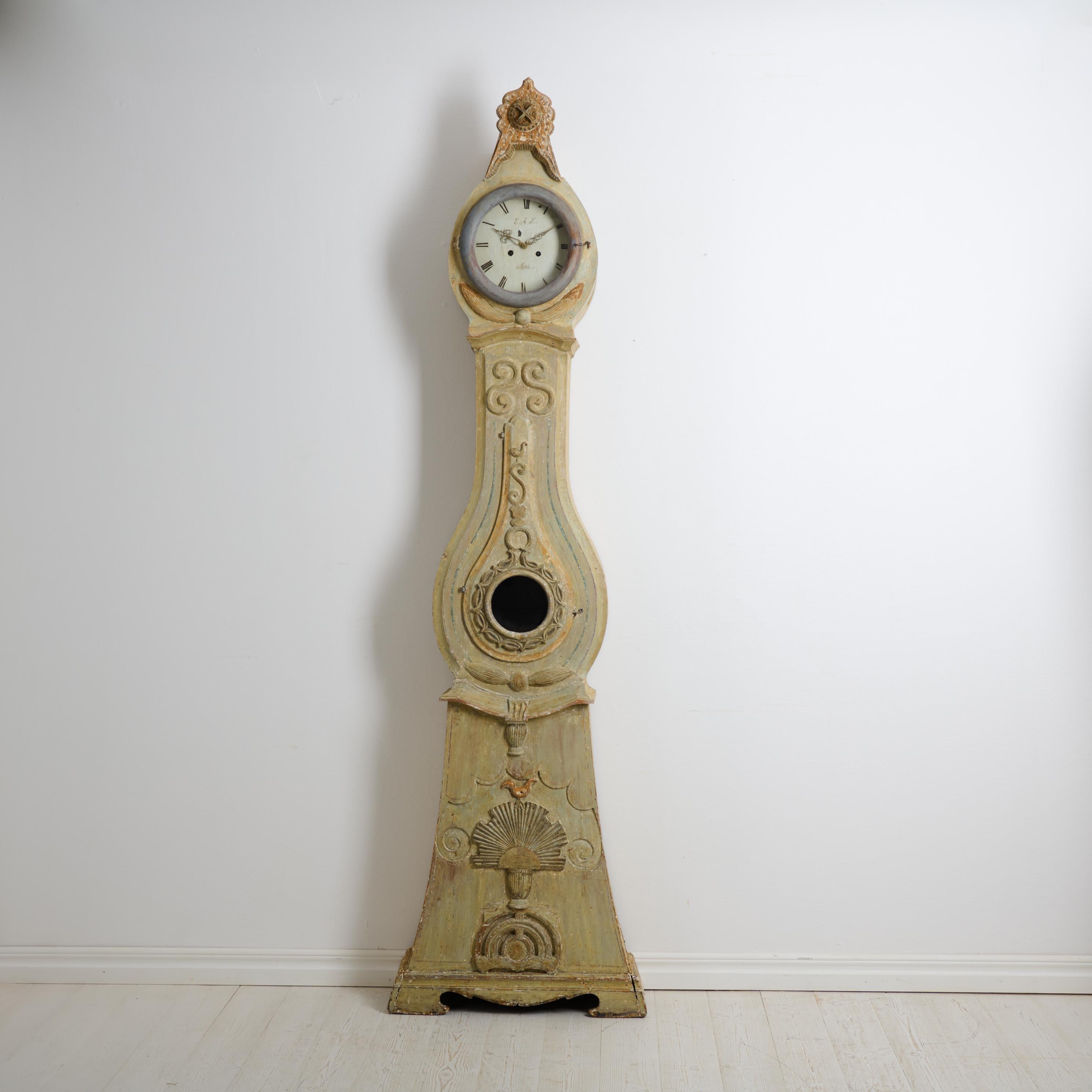 Antique long case clock from northern Sweden made around 1820. The clock has its origin in northern Sweden, in the county Norrbotten which is one of the northernmost counties in Sweden and on the border to Finland. The case is made in gustavian