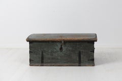 Ancienne commode suédoise nordique de taille moyenne