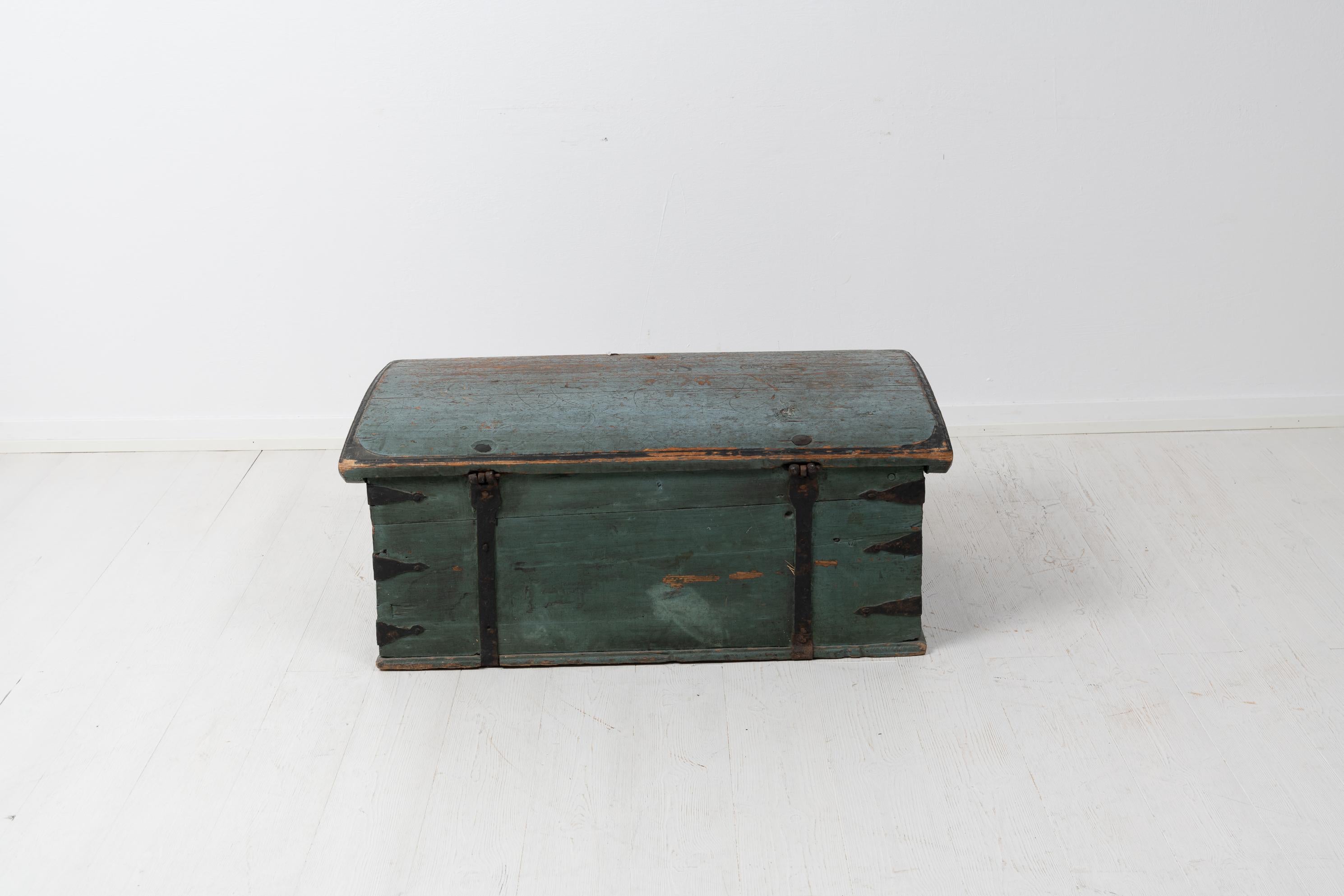 Antique Northern Swedish Mid-Size Chest In Good Condition For Sale In Kramfors, SE