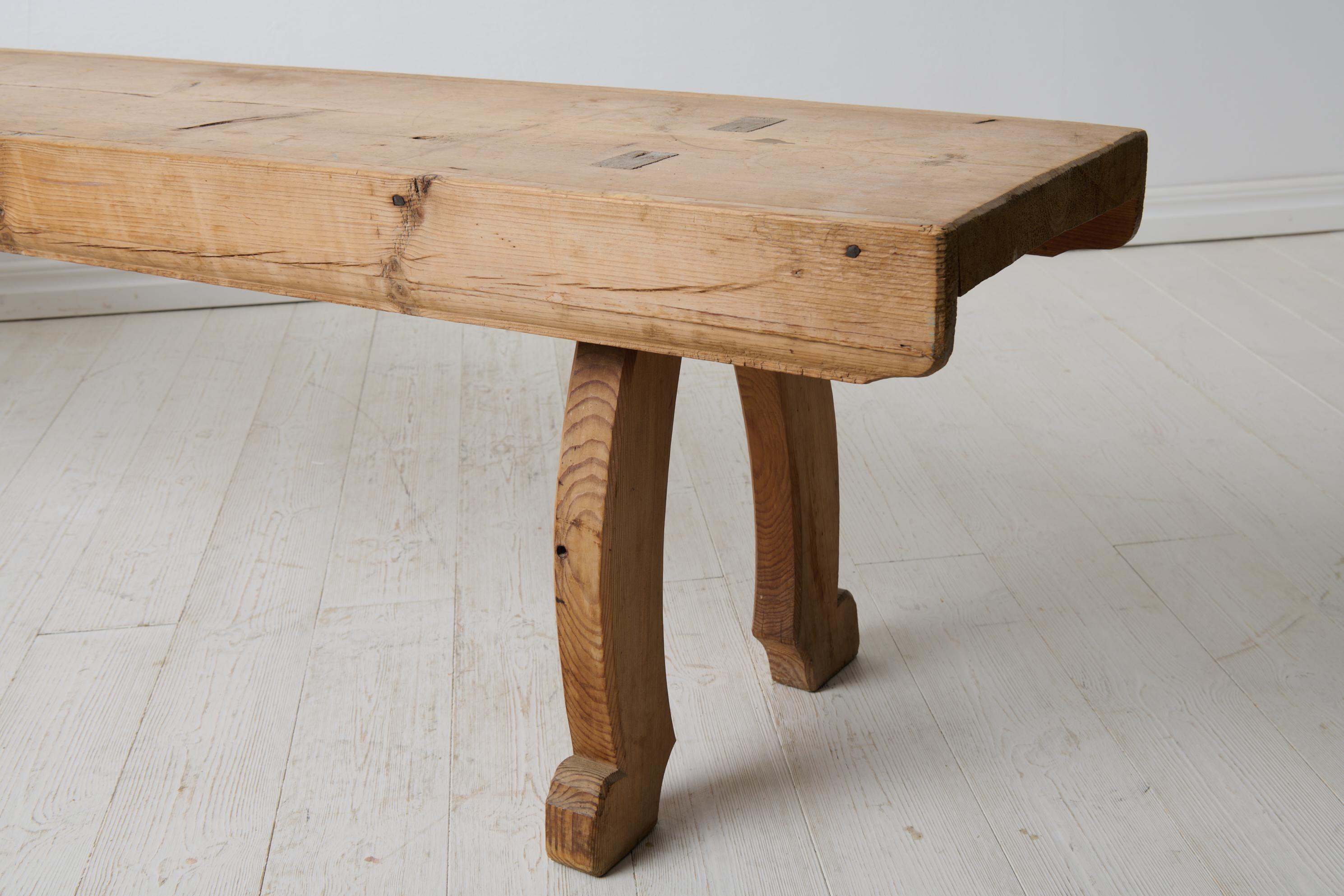 Antique Northern Swedish Rustic Long Bench in Pine with Genuine Patina en venta 1