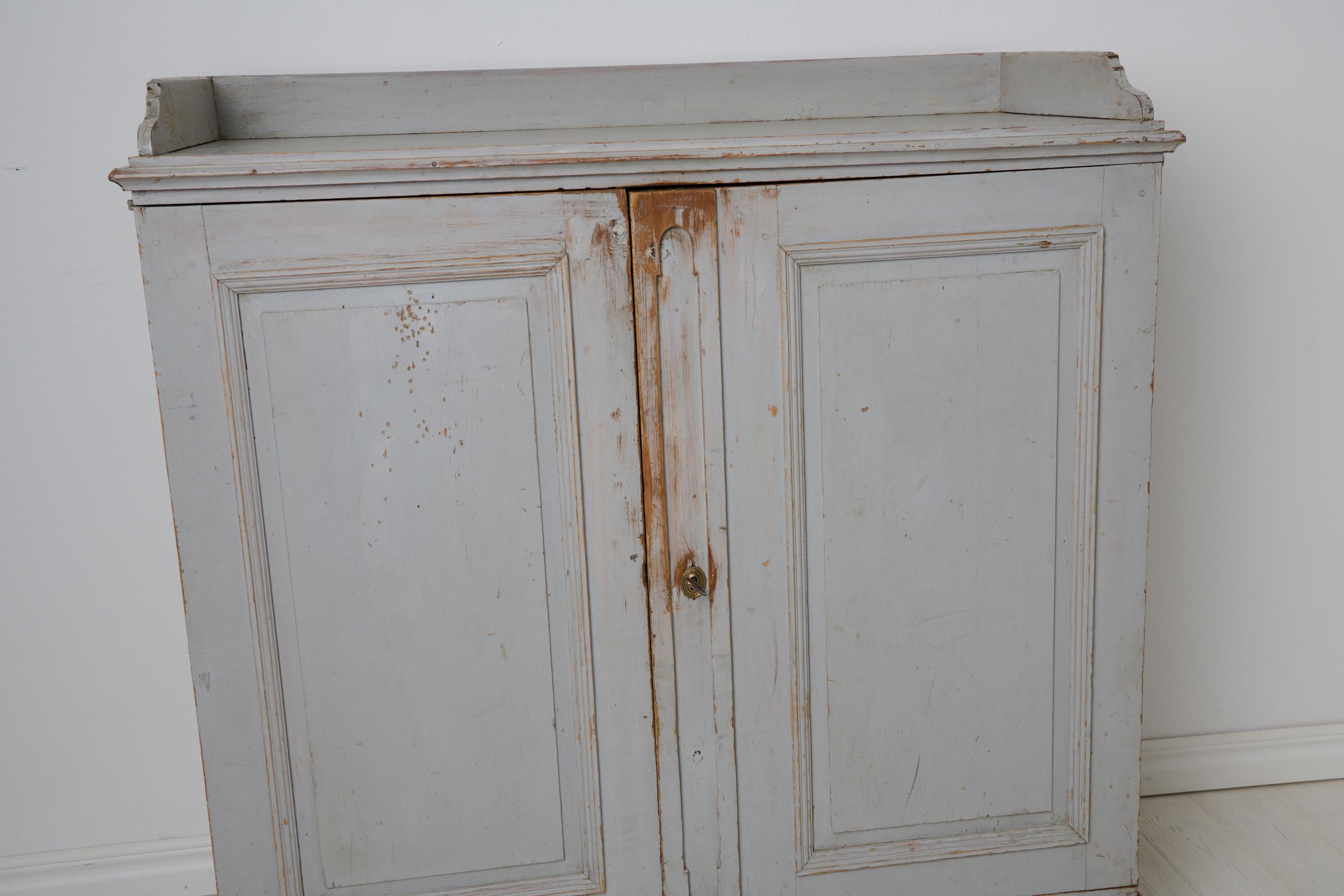 Antique Northern Swedish Rustic Sideboard in Gustavian Style with Natural Patina in vendita 5