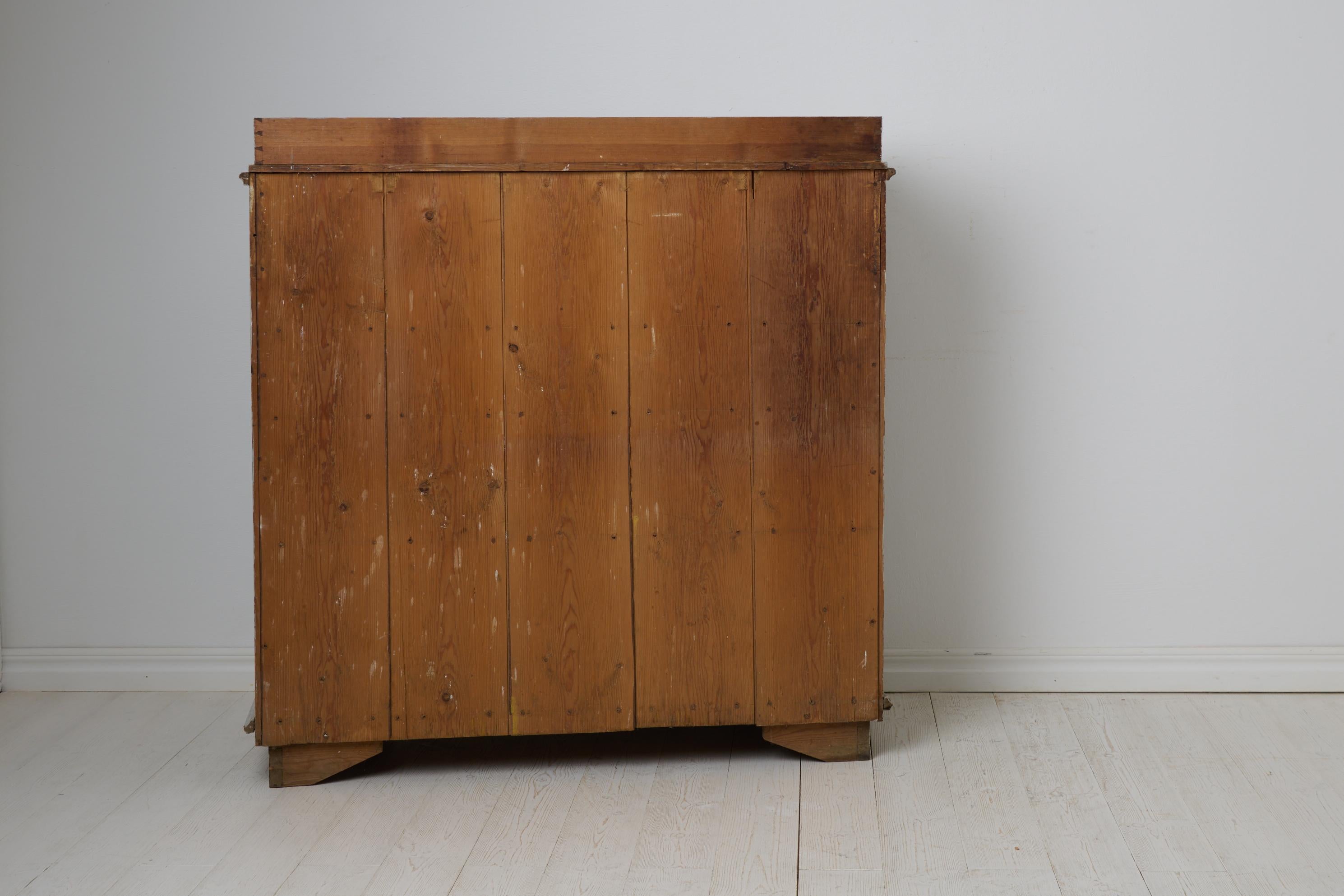 Antique Northern Swedish Rustic Sideboard in Gustavian Style with Natural Patina in vendita 7