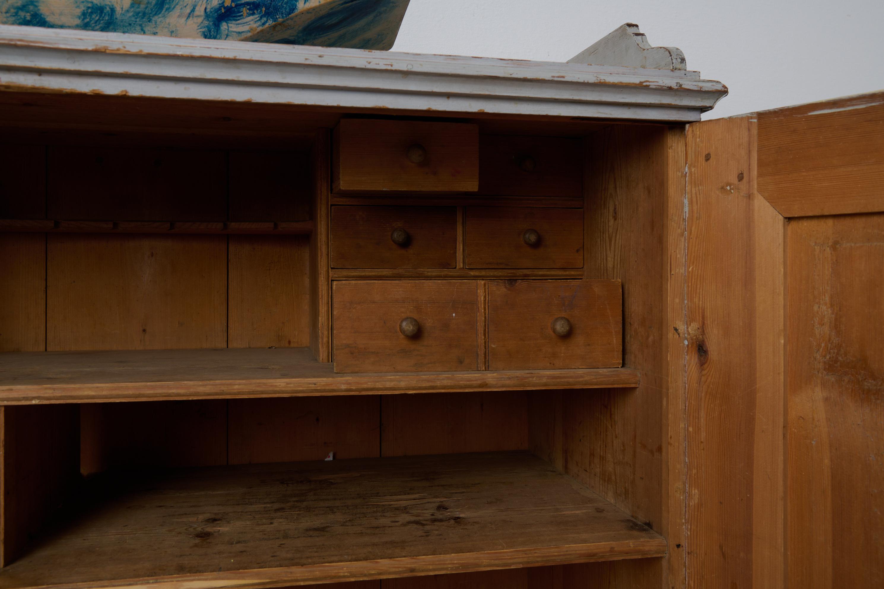 Antique Northern Swedish Rustic Sideboard in Gustavian Style with Natural Patina In condizioni buone in vendita a Kramfors, SE