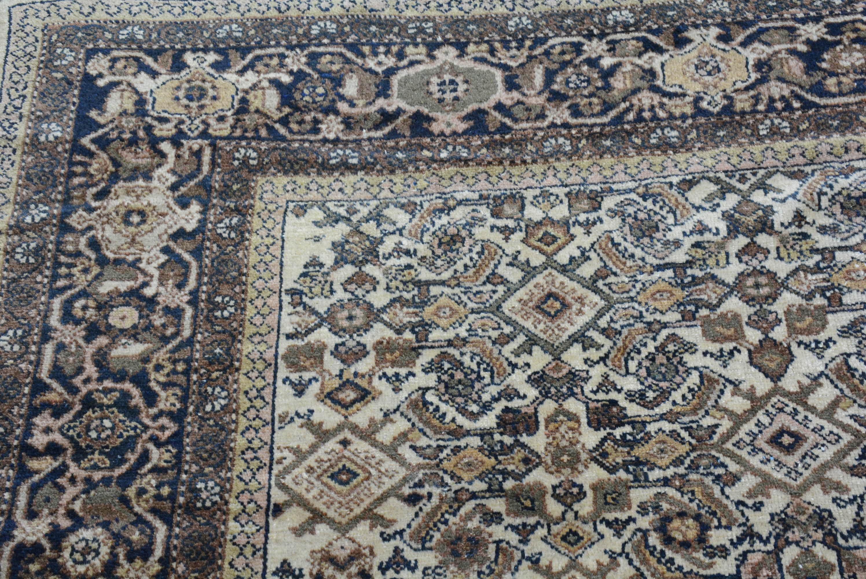 Tapis persan ancien du Nord-Ouest Bon état - En vente à Closter, NJ