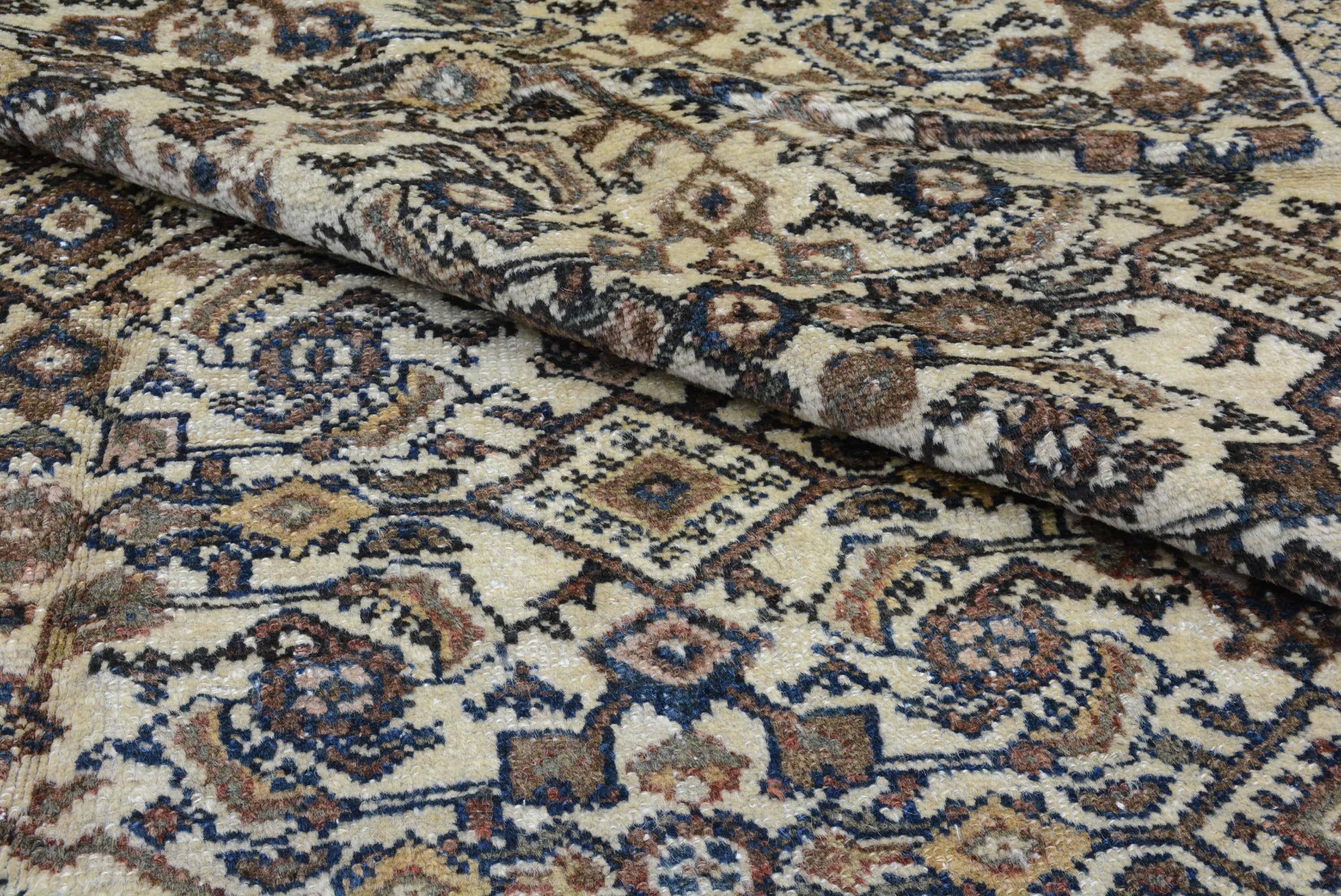Laine Tapis persan ancien du Nord-Ouest en vente