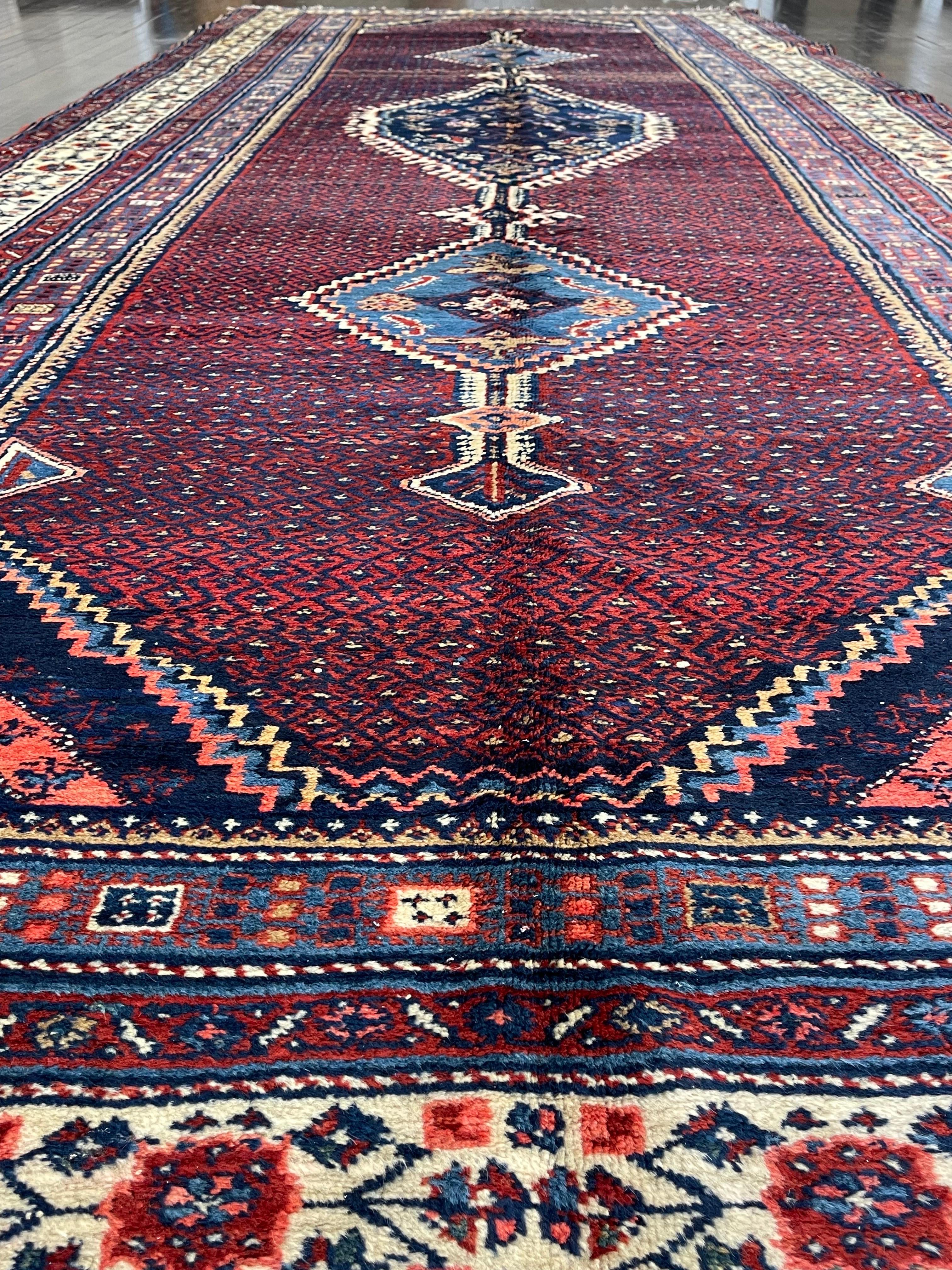 Antique Northwest Persian Corridor Carpet circa 1920 In Excellent Condition For Sale In Morton Grove, IL