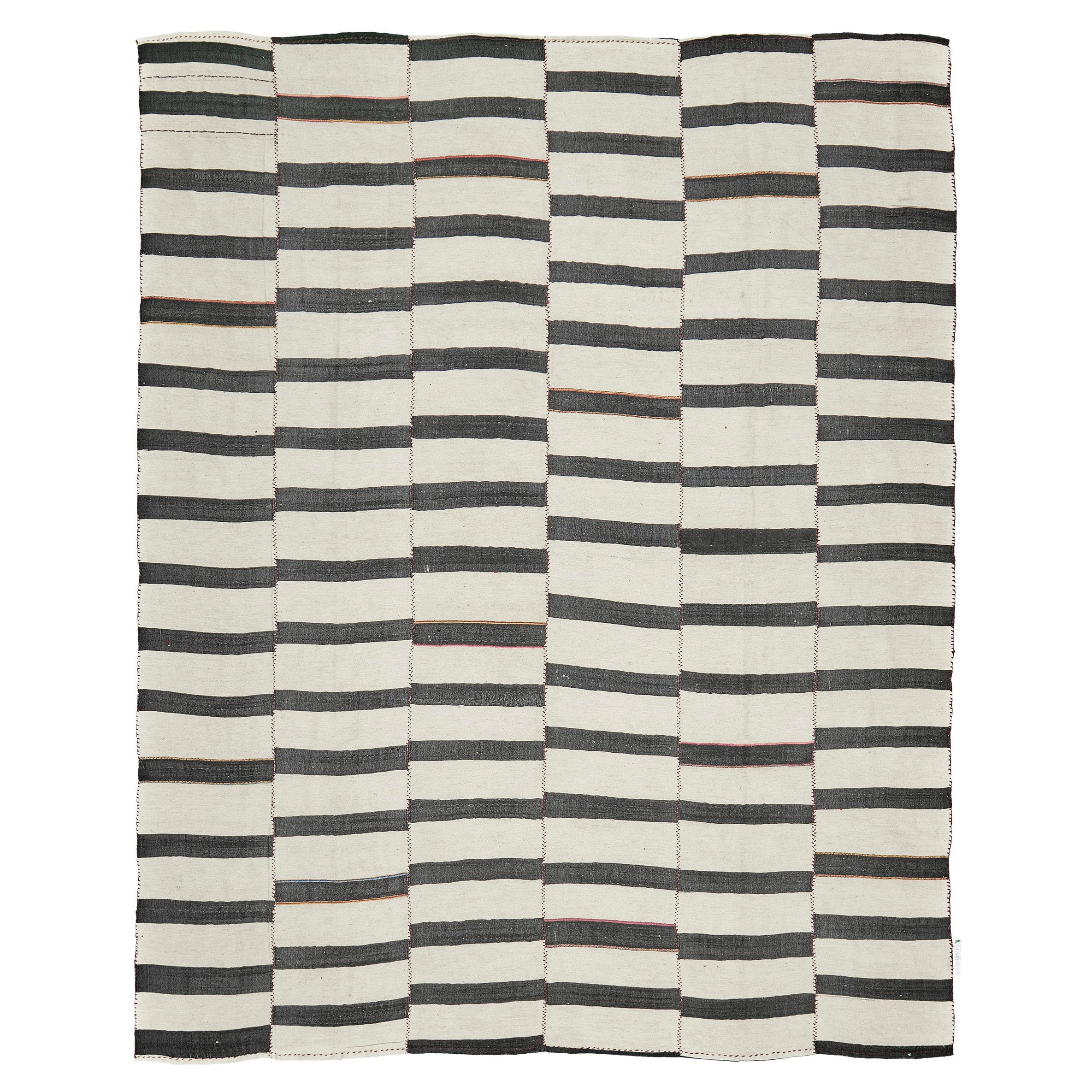 Antiker nordwestlicher persischer Kelim 29726 im Angebot