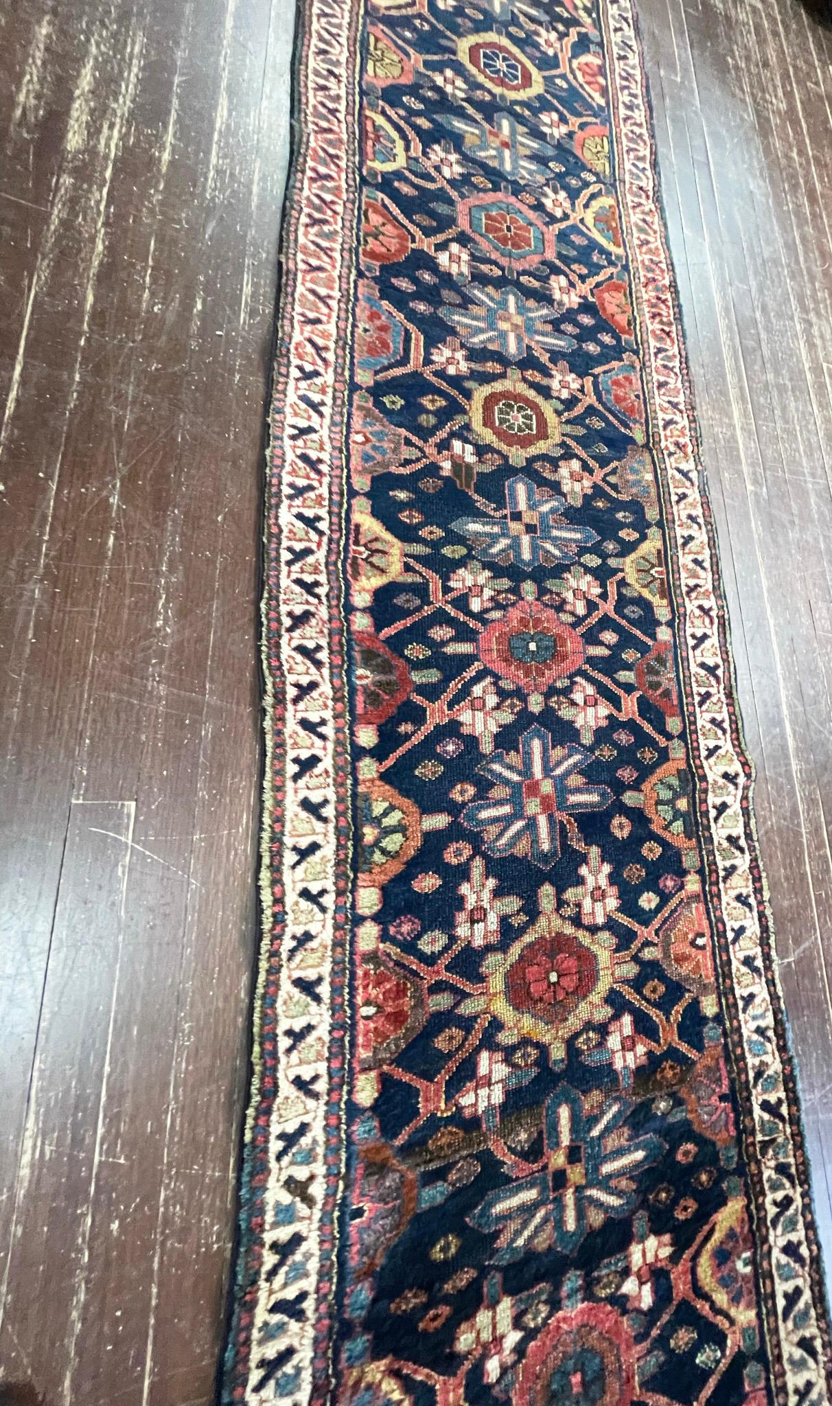 20ième siècle Antique nord-ouest, persan kurde/bohémien  Tapis de couloir 2''5 x 19''7 en vente