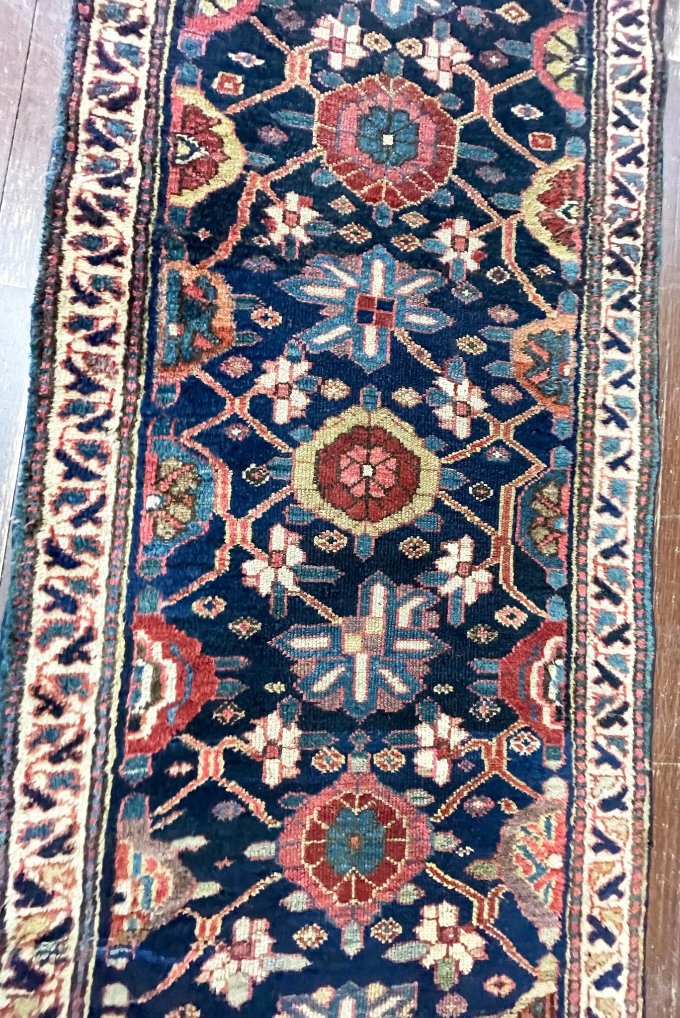 Laine Antique nord-ouest, persan kurde/bohémien  Tapis de couloir 2''5 x 19''7 en vente