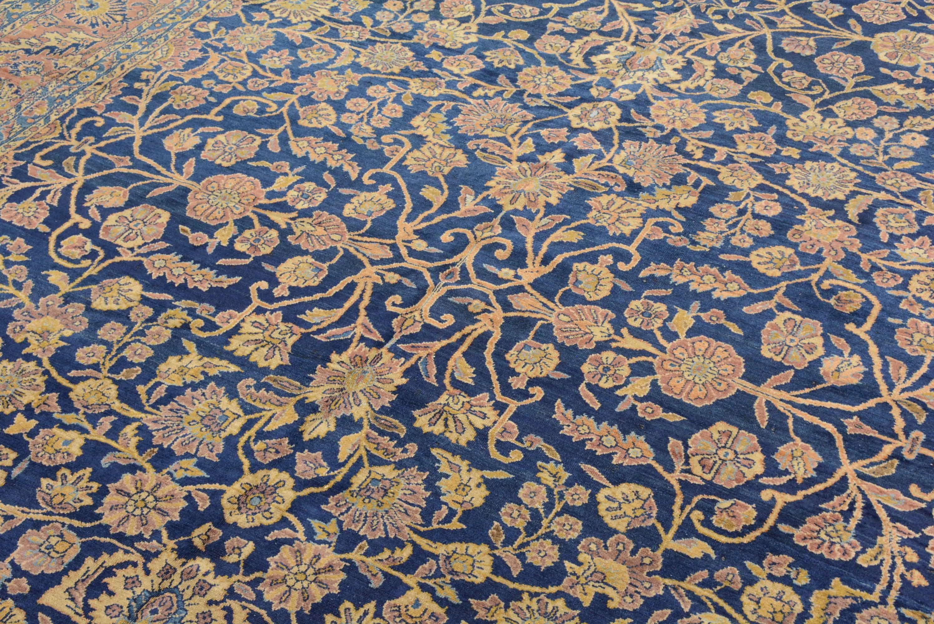 La regione geografica della Persia nord-occidentale, con le sue città e i suoi villaggi, è stata all'avanguardia nell'esportazione su larga scala di tappeti e moquette alla fine del XIX secolo.  Ai mercanti di Tabriz, una grande città che è la