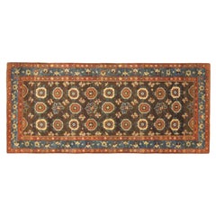 Antiker persischer orientalischer Teppich aus dem Nordwesten Persiens, in Galeriegre, mit Kreisen