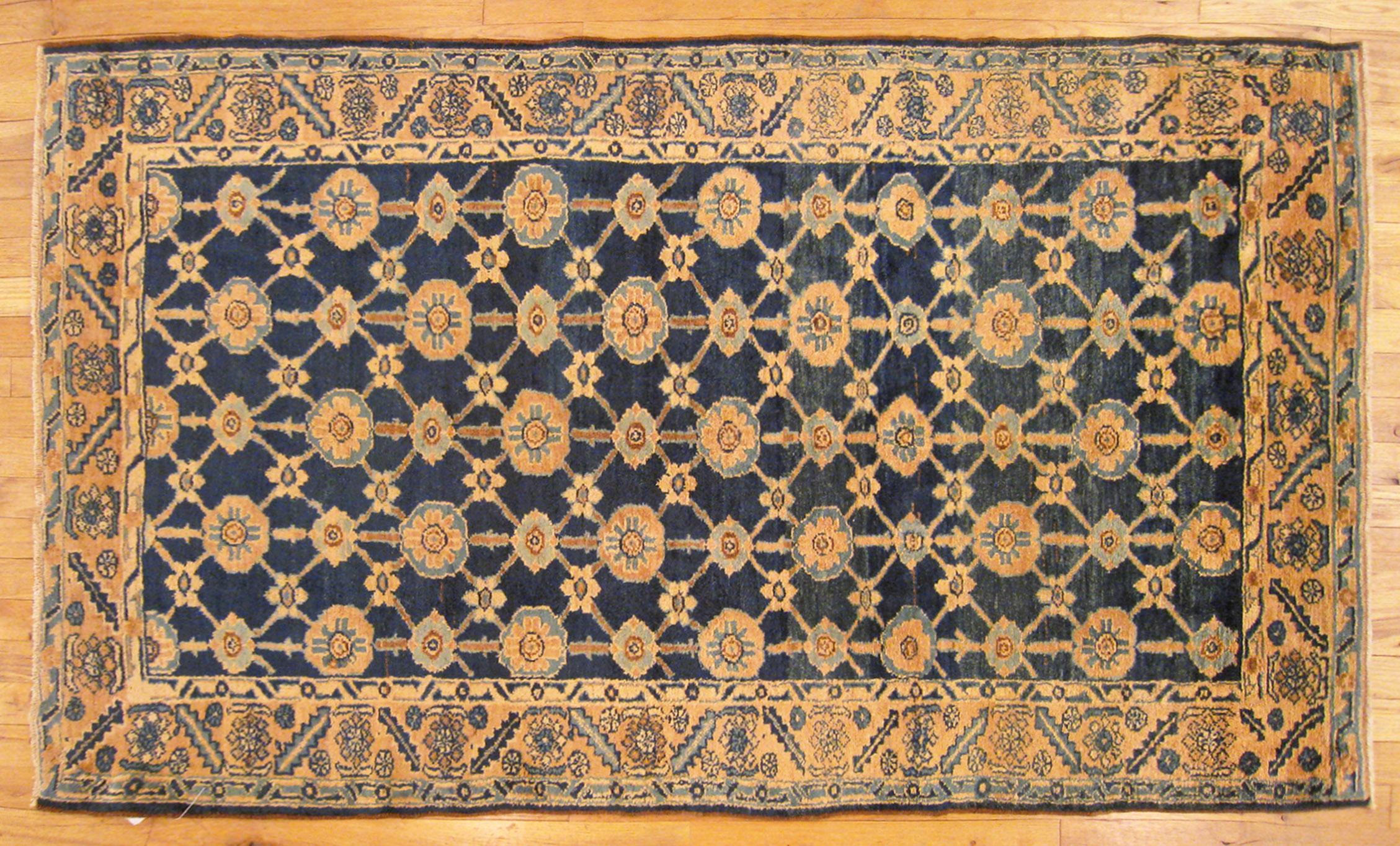 An antique N.W. Persian oriental rug, size 5'6