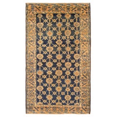 Antique tapis oriental persan du Nord-Ouest:: en petite taille:: champ bleu & répété