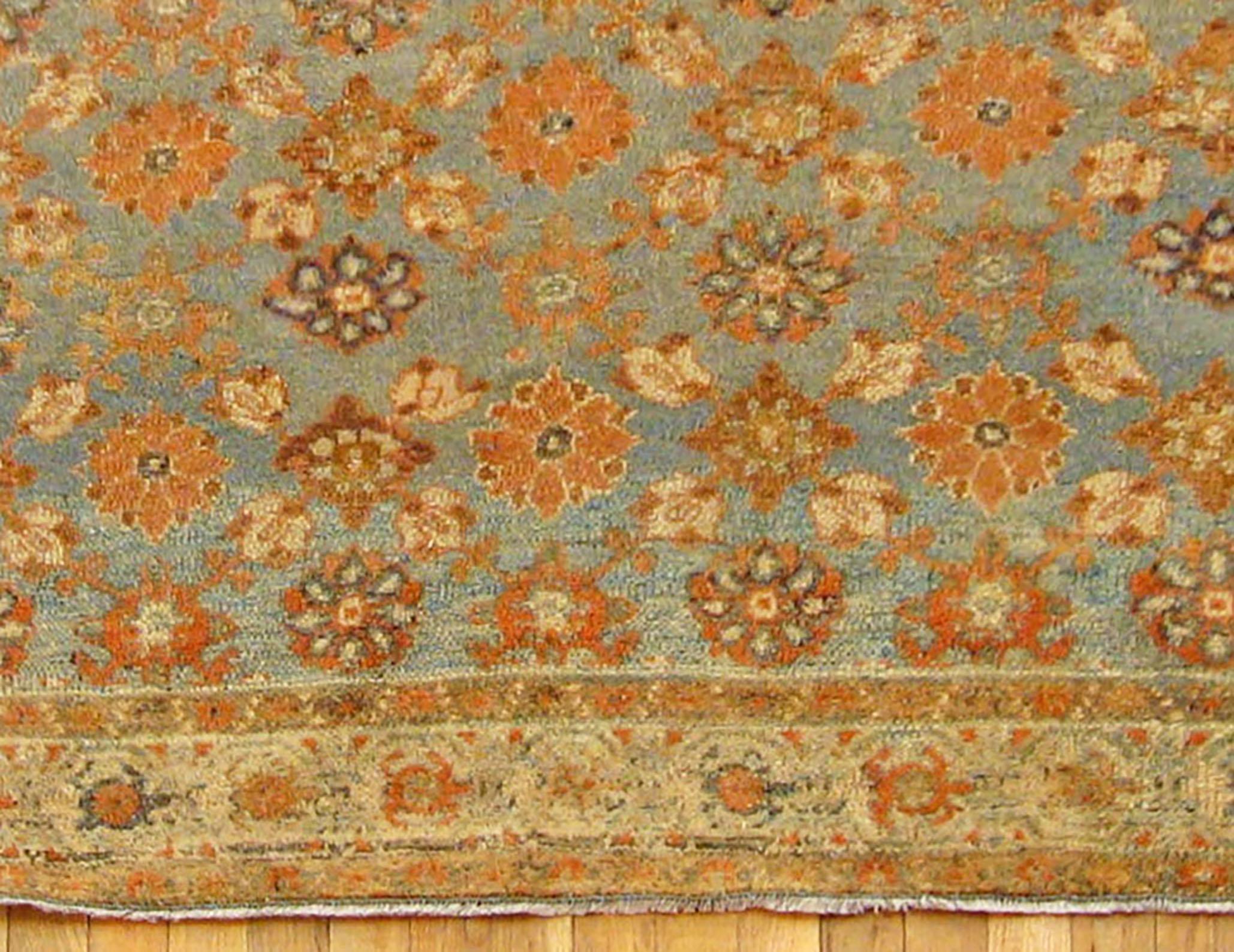 Antique Northwest Persian Oriental Rug, in Small Size, W/ Rosettes In Good Condition For Sale In New York, NY
