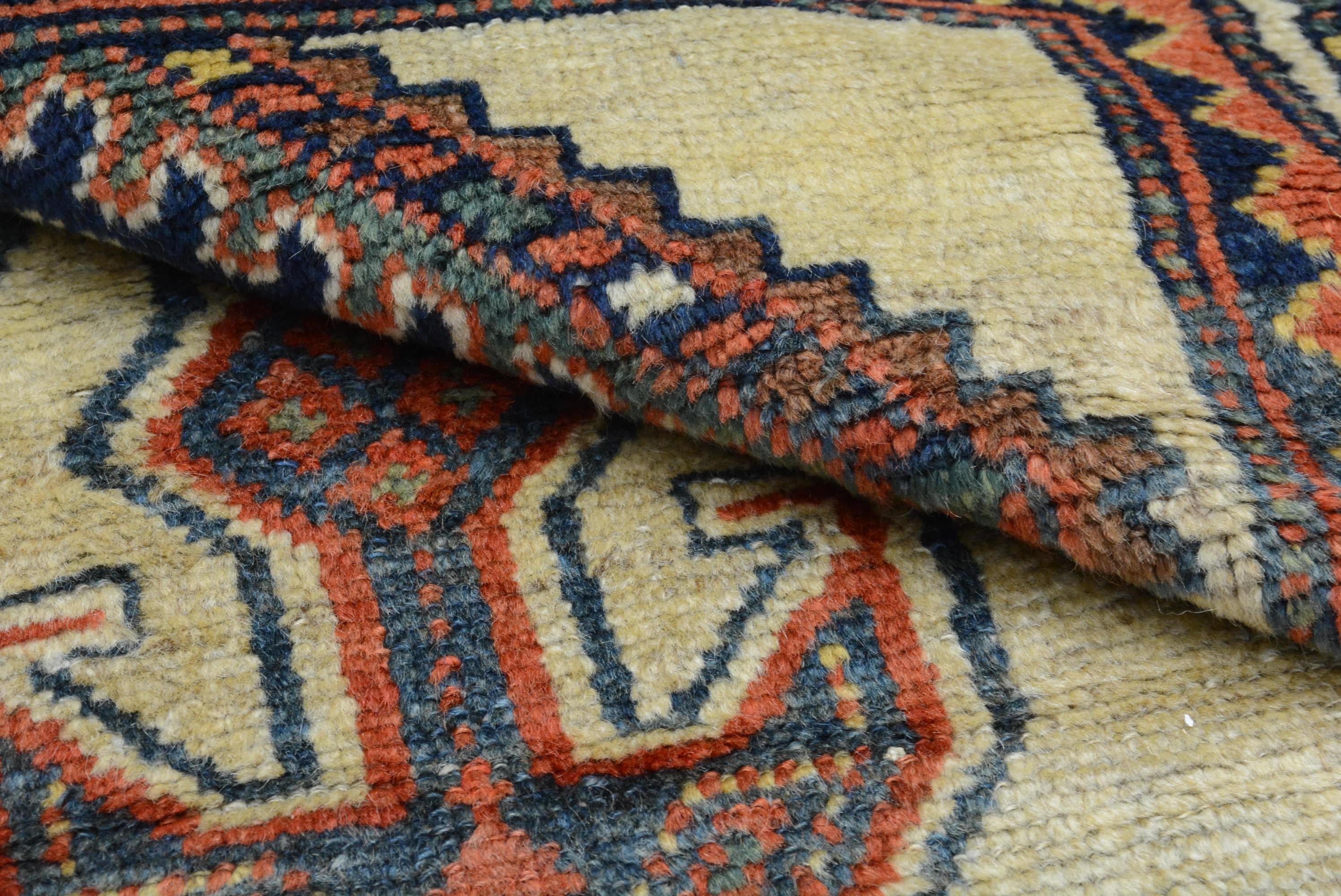 Laine Tapis persan ancien du Nord-Ouest en vente