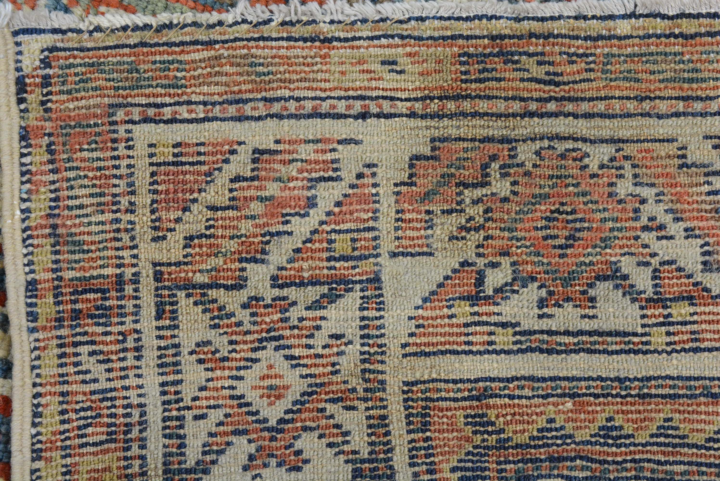 Tapis persan ancien du Nord-Ouest en vente 1