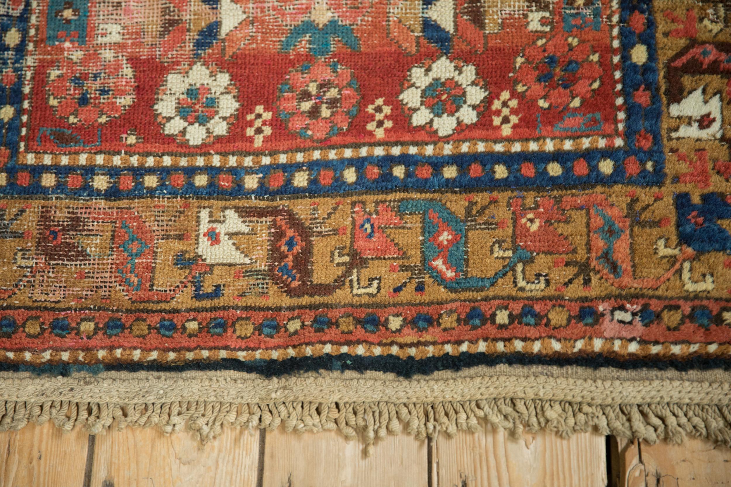 Tappeto persiano antico del nord-ovest In condizioni discrete in vendita a Katonah, NY
