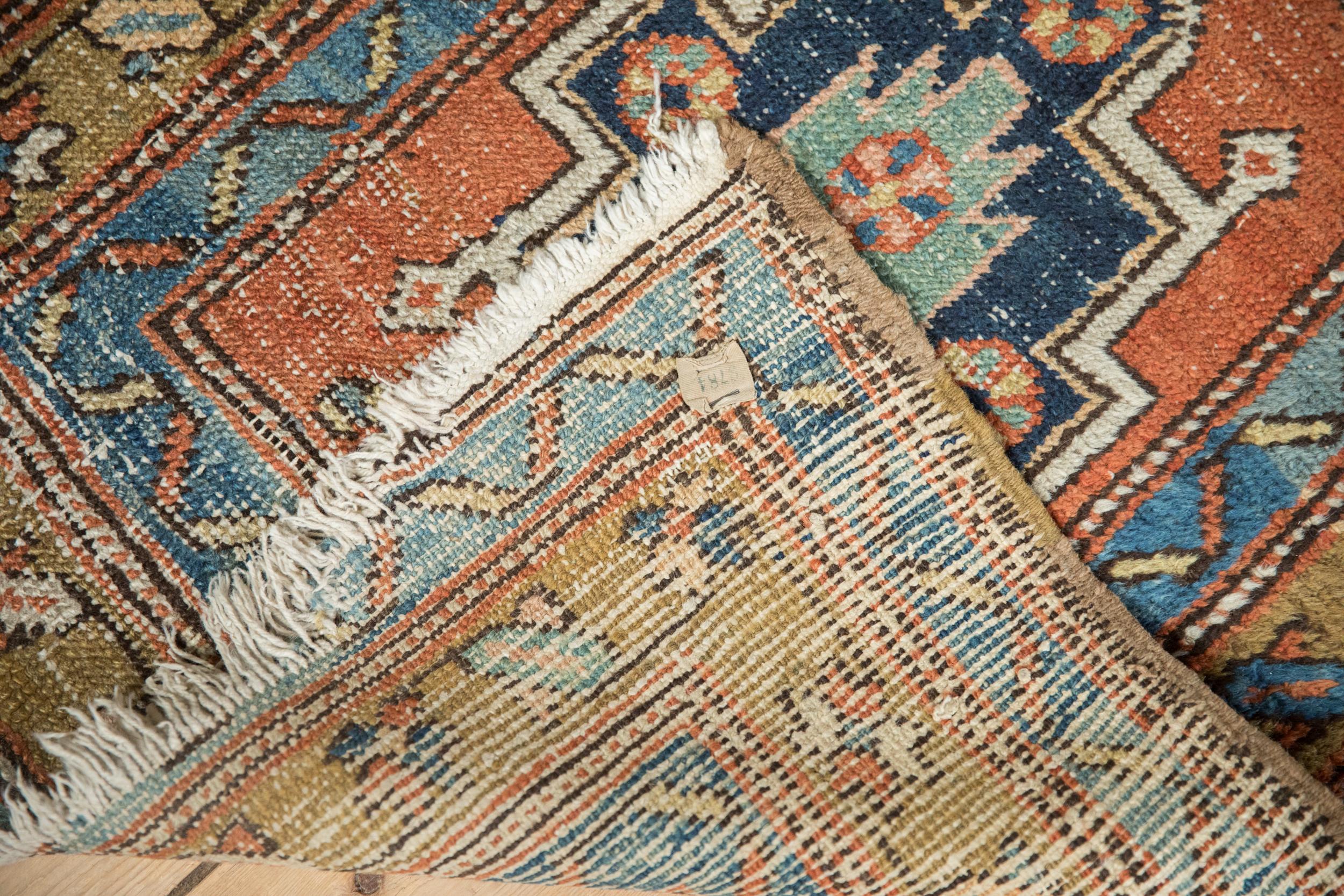 Antiker nordwestlicher persischer Teppich-Läufer im Angebot 1