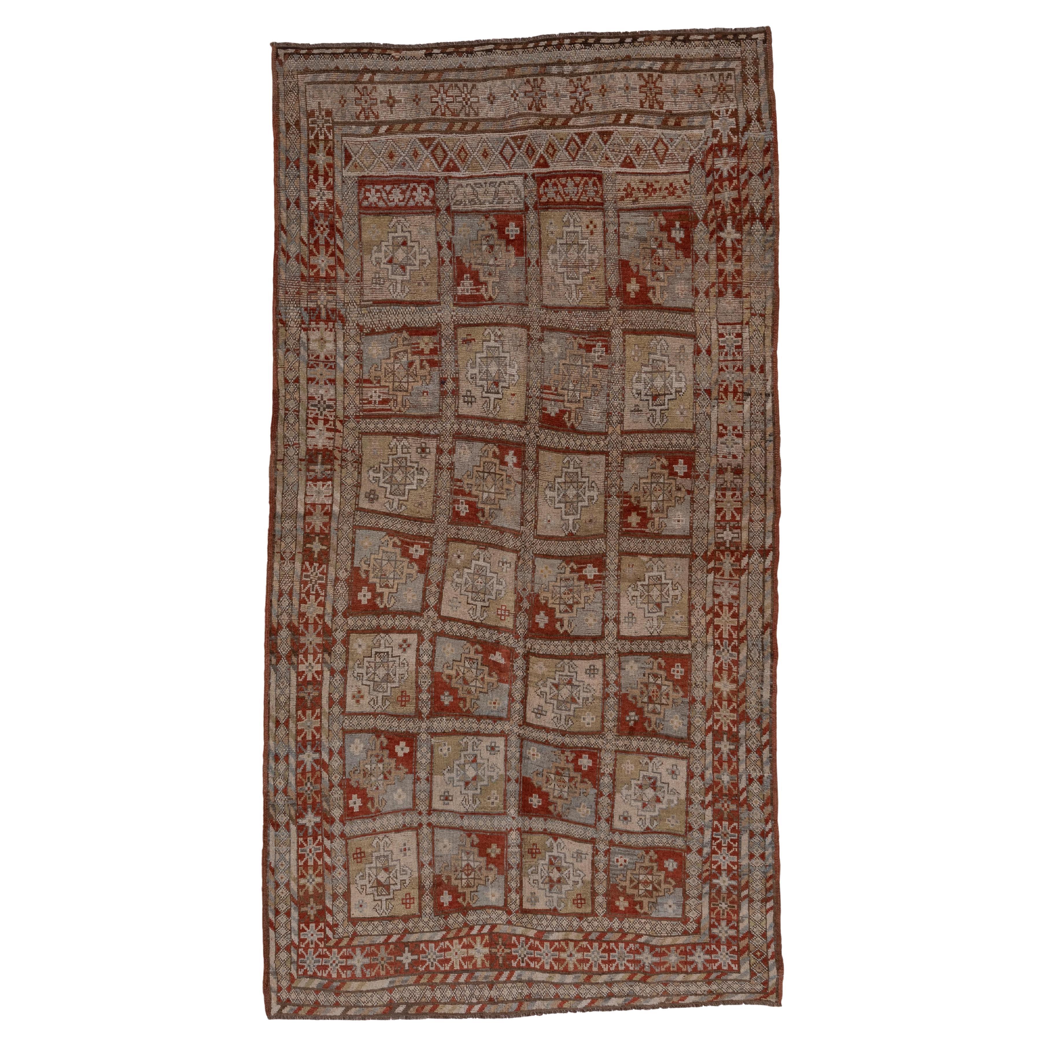 Ancien tapis persan du nord-ouest à motifs de panneaux tribaux