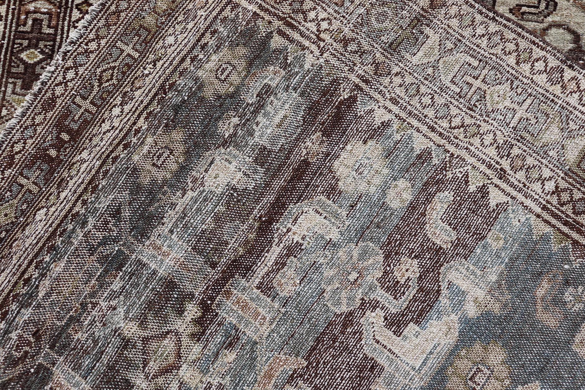 Tapis persan antique du nord-ouest avec médaillon géométrique 4'3