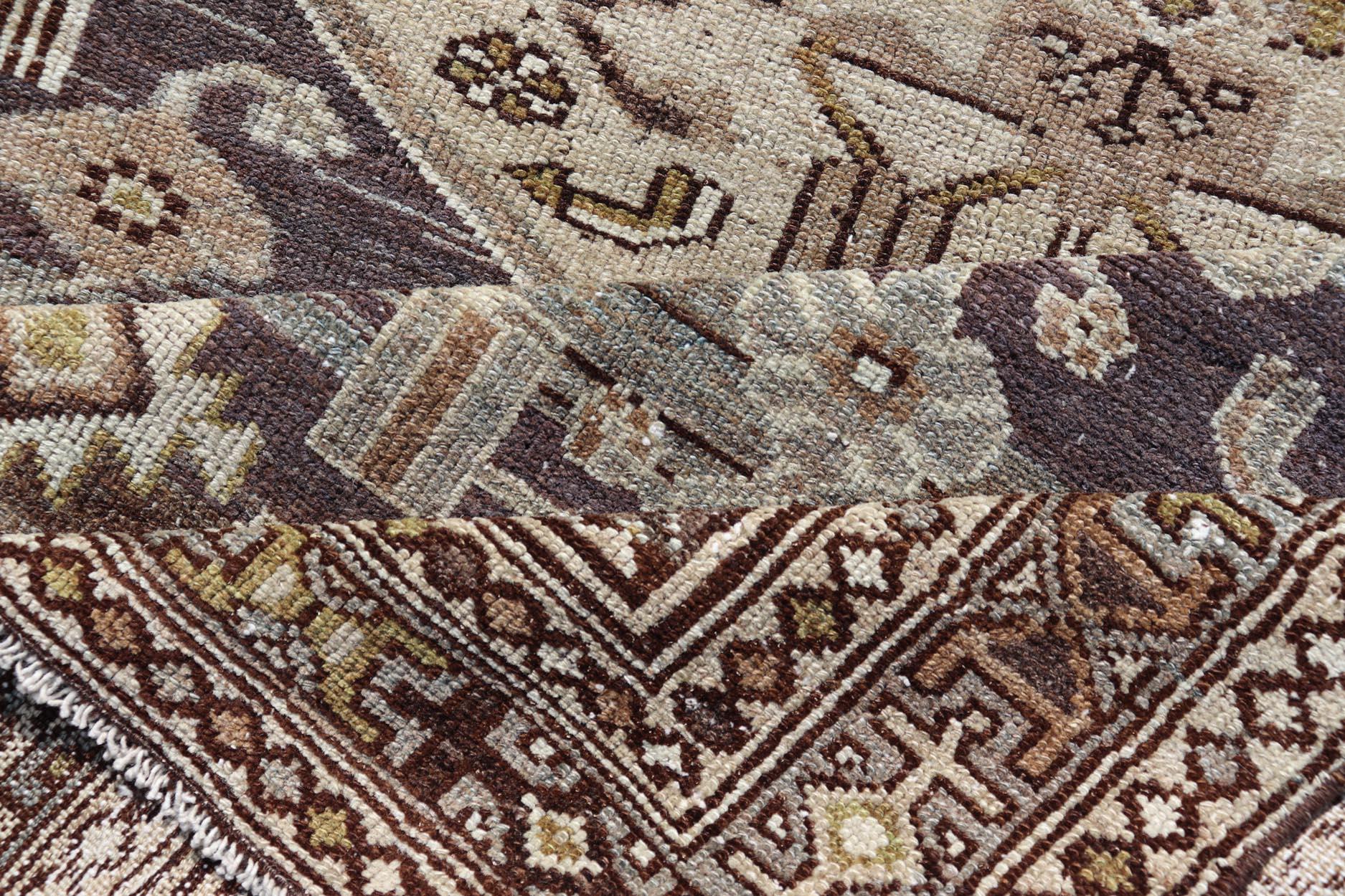Tapis persan antique du nord-ouest avec médaillon géométrique 4'3