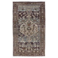 Antiker Nordwest-Perserteppich mit geometrischem Medaillon 4'3" x 7'7"