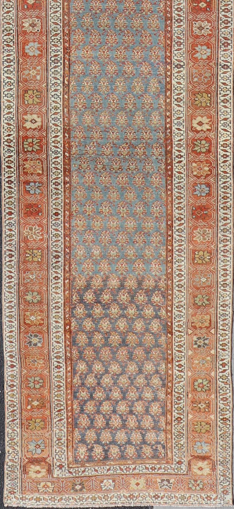 Antiker persischer nordwestlicher Läufer aus Persien mit floralem All-Over-Design 3'2
