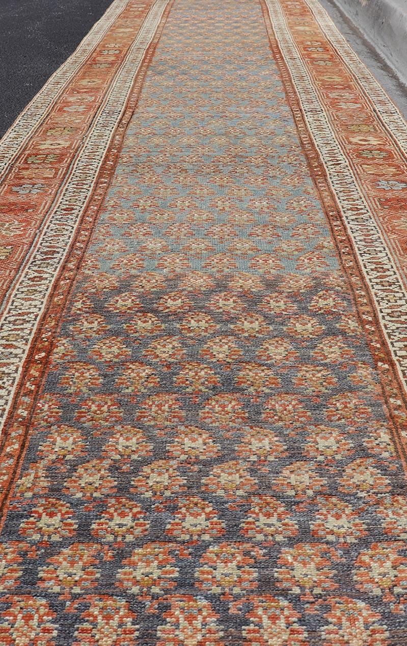 Antiker persischer nordwestlicher Läufer aus Persien mit floralem All-Over-Design 3'2