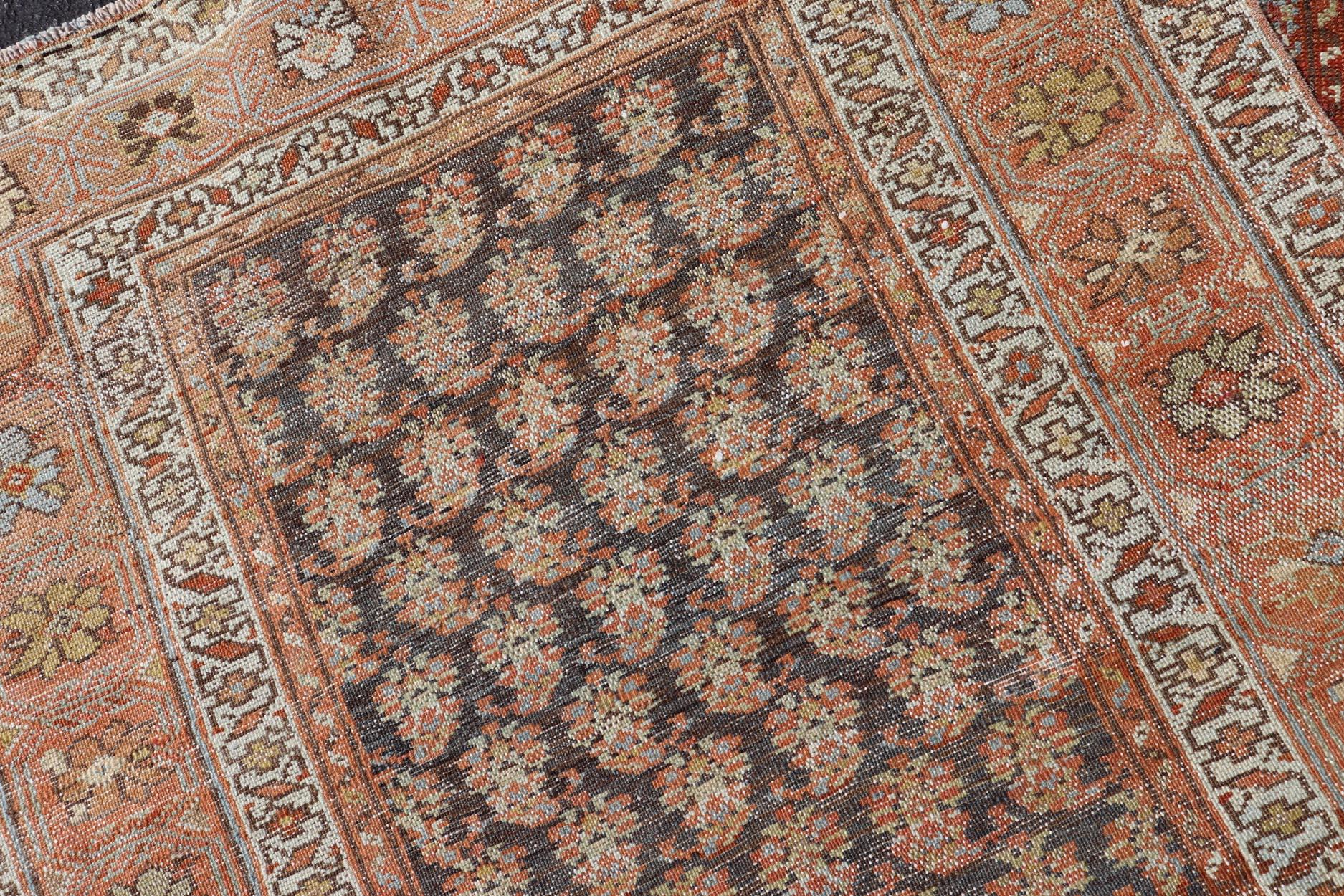 Antiker persischer nordwestlicher Läufer aus Persien mit floralem All-Over-Design 3'2