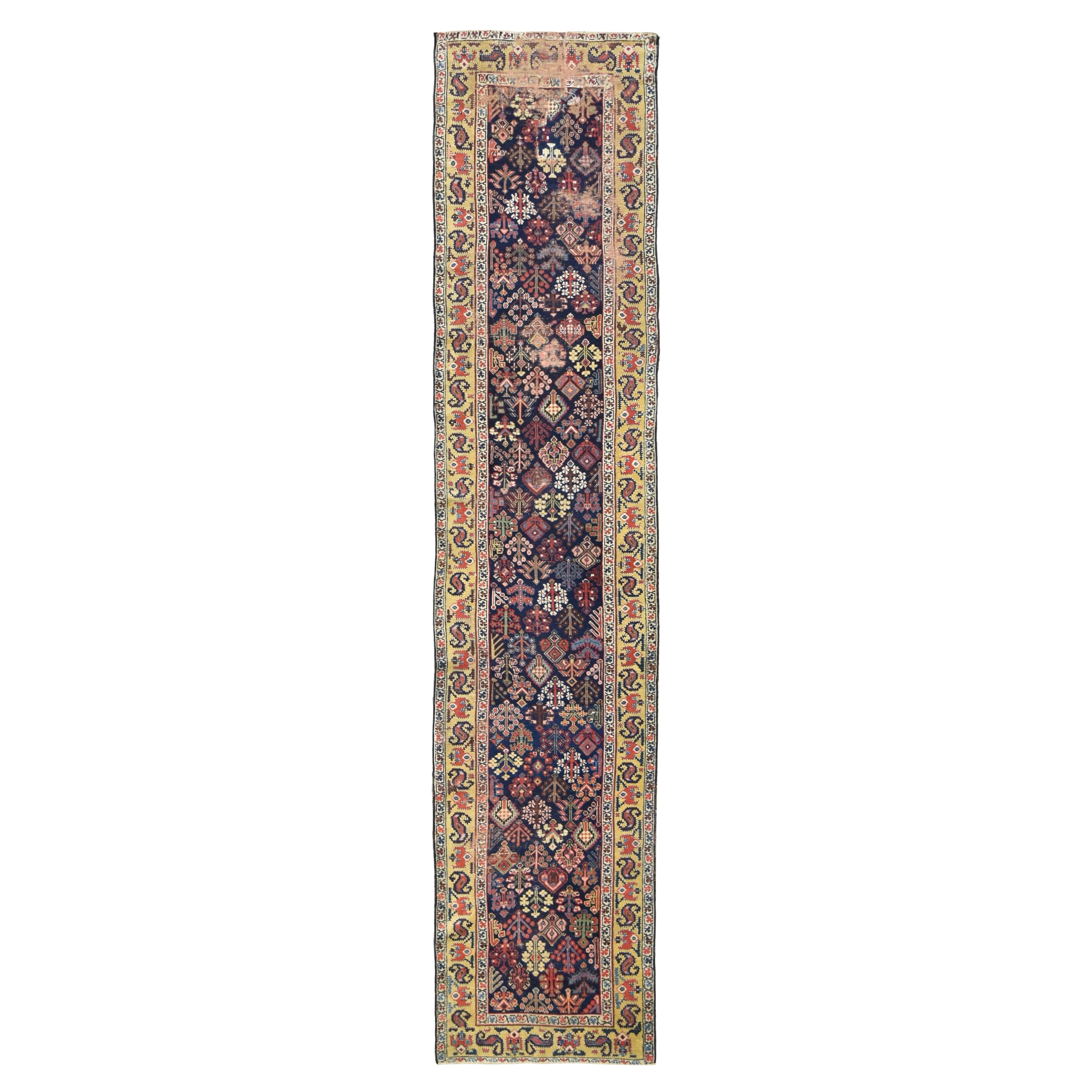Tapis de couloir persan tribal ancien du Nord-Ouest 3'3''x14'8'' en vente