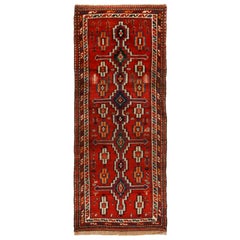 Antiker nordwestlicher geometrischer persischer Woll-Läufer von Teppich & Kelim in Rot und Beige