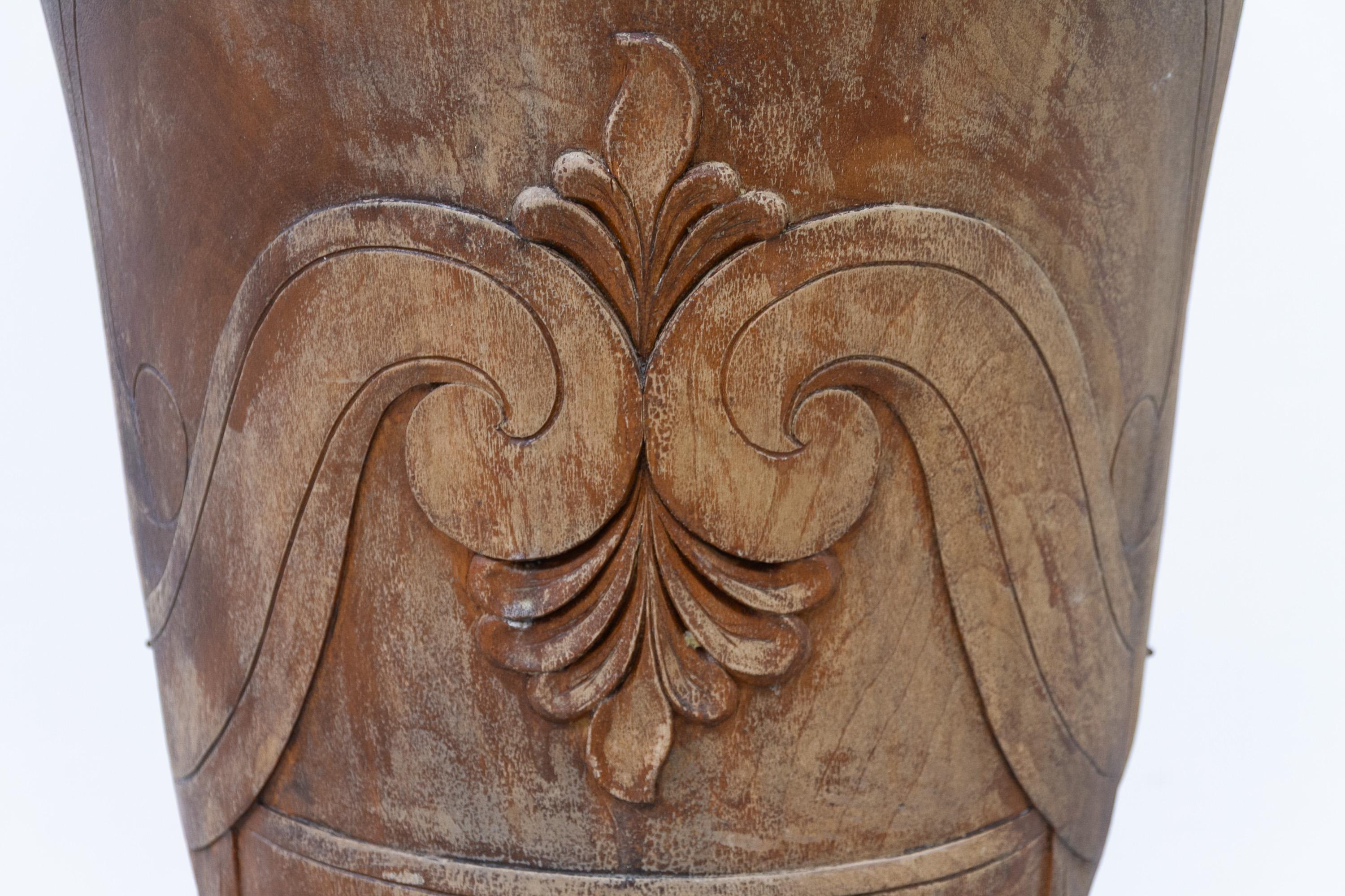 Ancienne chaise norvégienne Kubbestol (chaise à souche), avec sculptures, années 1800. Abîmé - En vente à Asaa, DK