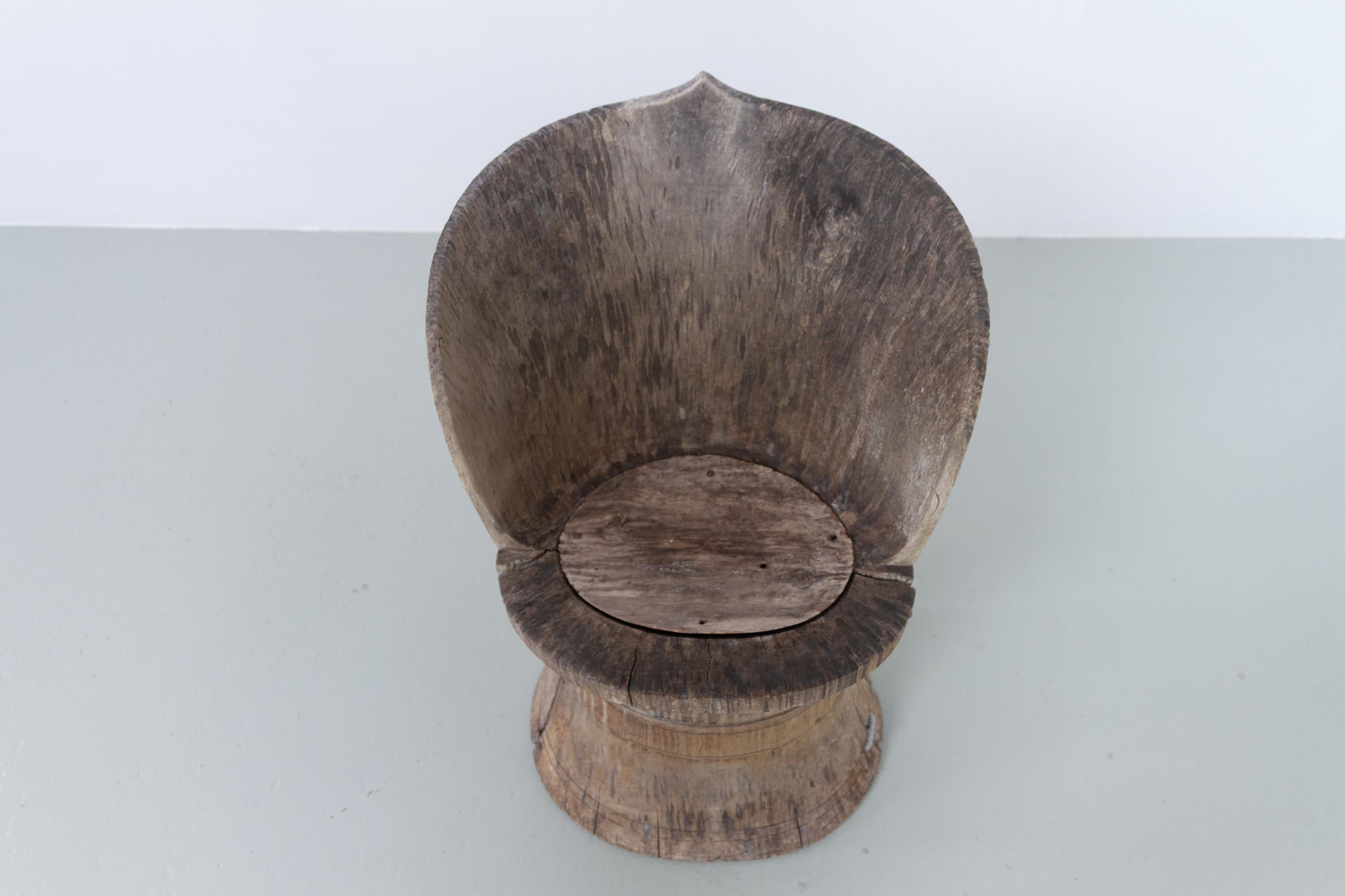 Ancienne chaise norvégienne Kubbestol (chaise à souche), avec sculptures, années 1800. en vente 2