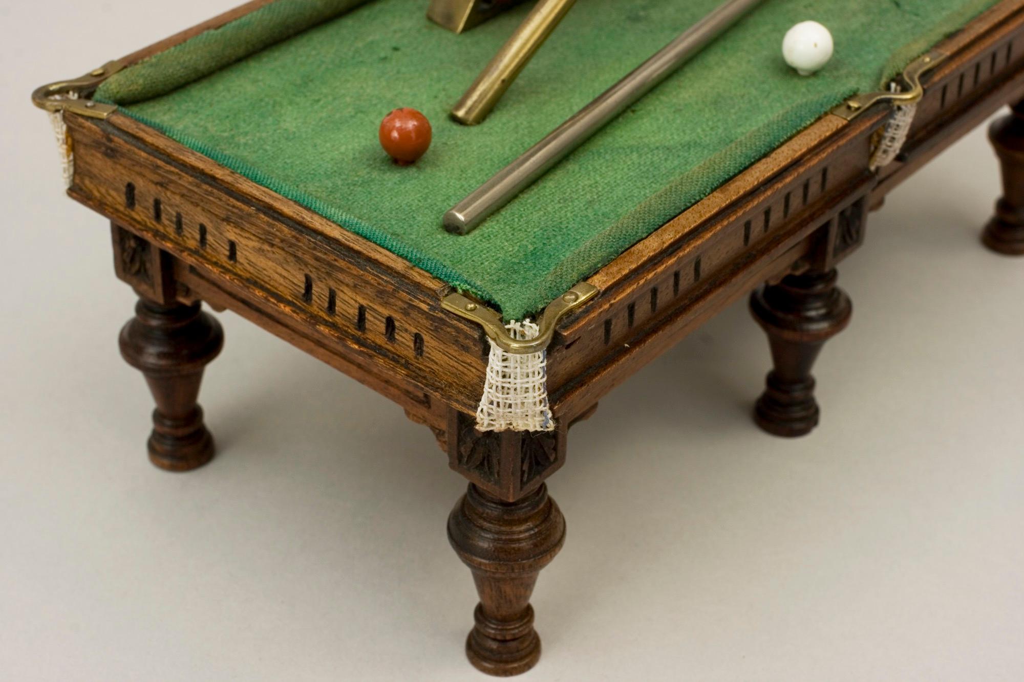 Britannique Horloge de billard ancienne fantaisie en vente