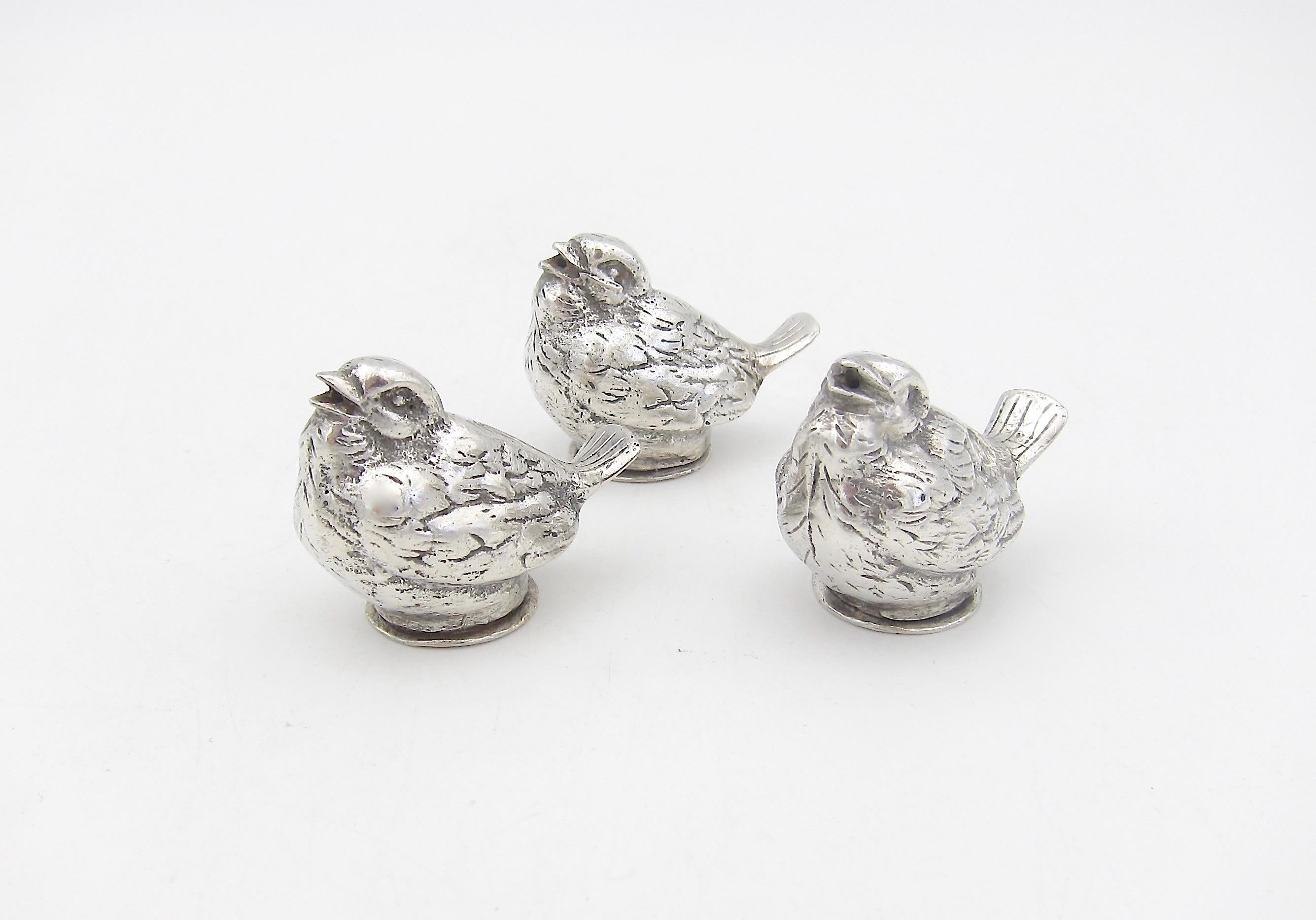 A trio of novelty bird form shakers in Victorian figural style crafted from Continental 900 silver. Historically, these small receptacles were referred to as a 