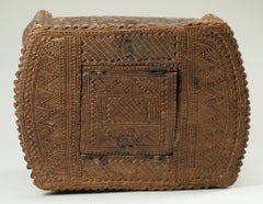 Tabouret ancien en bois sculpté Nupe avec design géométrique ajouré, Niger Afrique