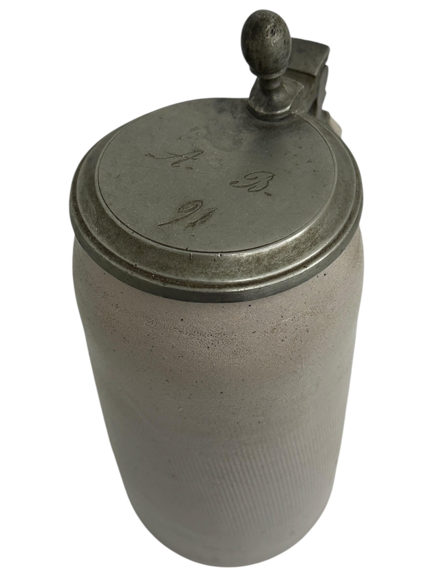 Antique Nuremberg Brewery Lidded Stoneware Beer Stein, 1891 dated In Good Condition For Sale In Nuernberg, DE