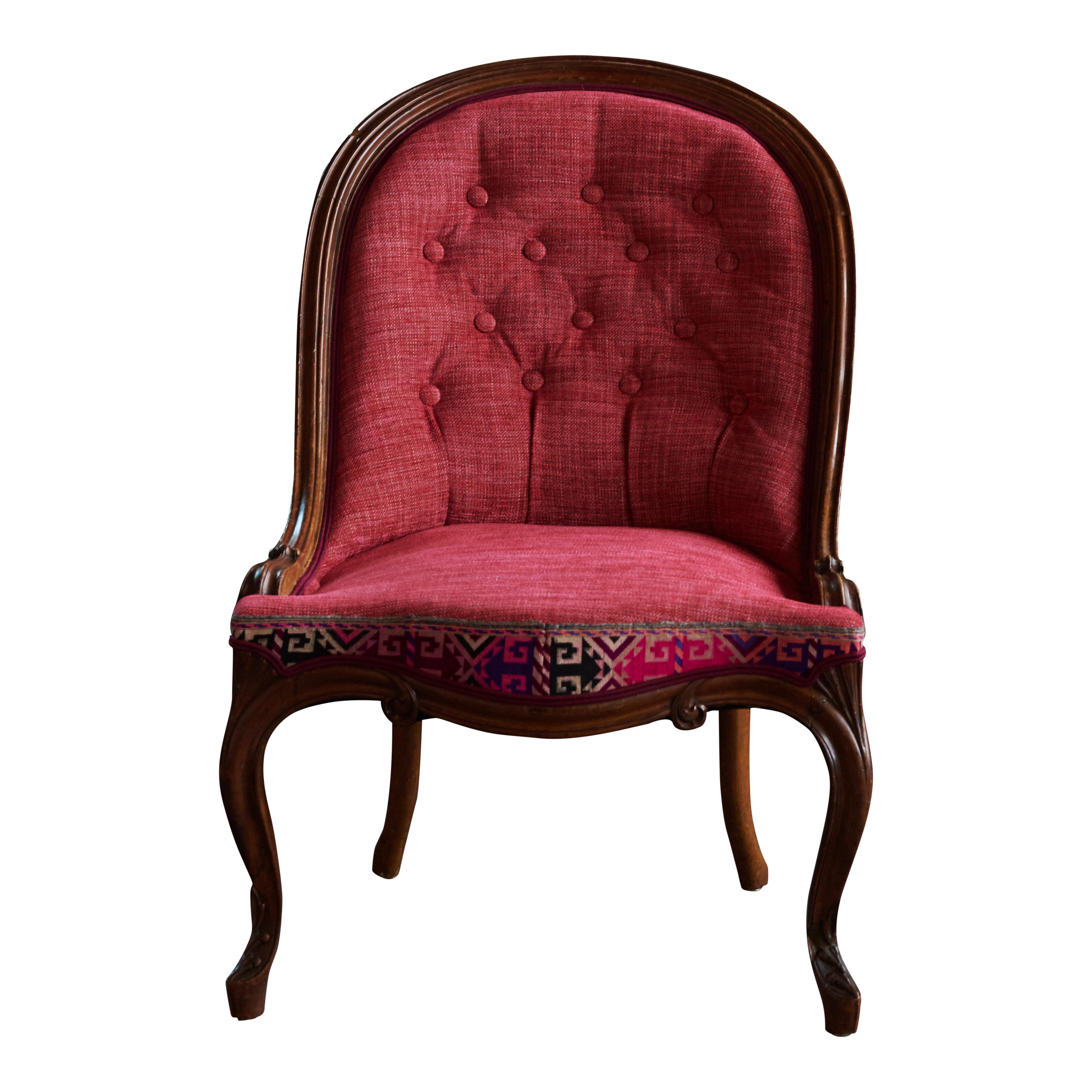 This is an antique nursing chair from the second part of the 19th century (1850-1900), also known as a ‘chauffeuse’. The front has been covered with a new deep pink fabric from Designers Guild. On the back of the chair a fabric Tribe from Pedroso &