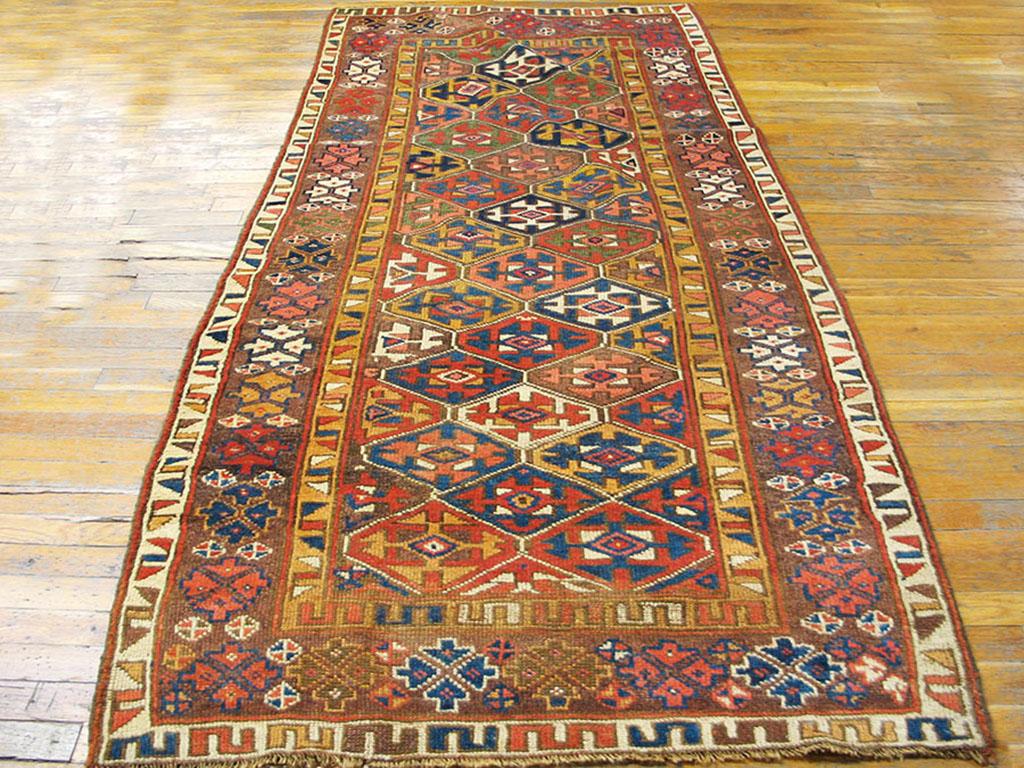 Handmade antique NW Persian carpet. Woven circa 1900. Rug size: 4'0